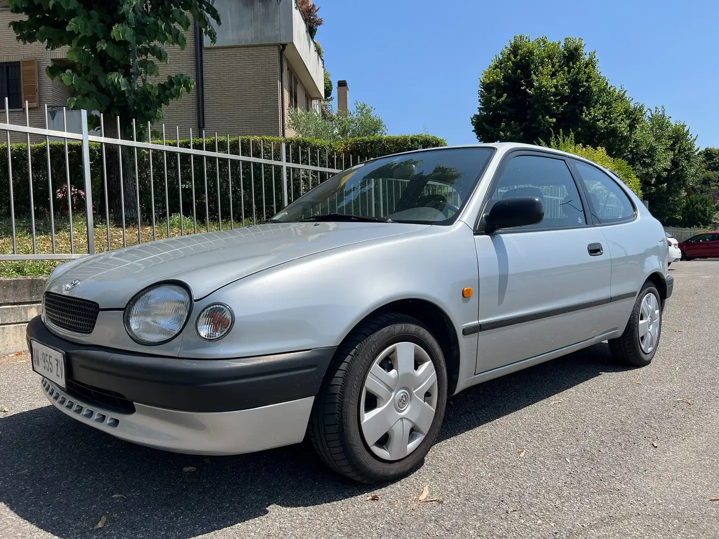 Toyota Corolla Corolla 3p 1.3 adatta a neopatentati Silber - 1