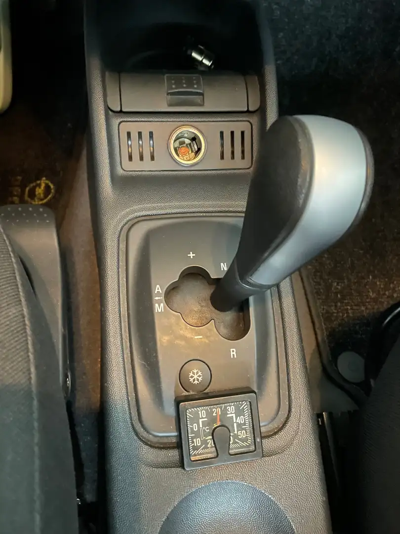 Opel Corsa Corsa  3-Türer 1.2 16V Enjoy Silber - 2