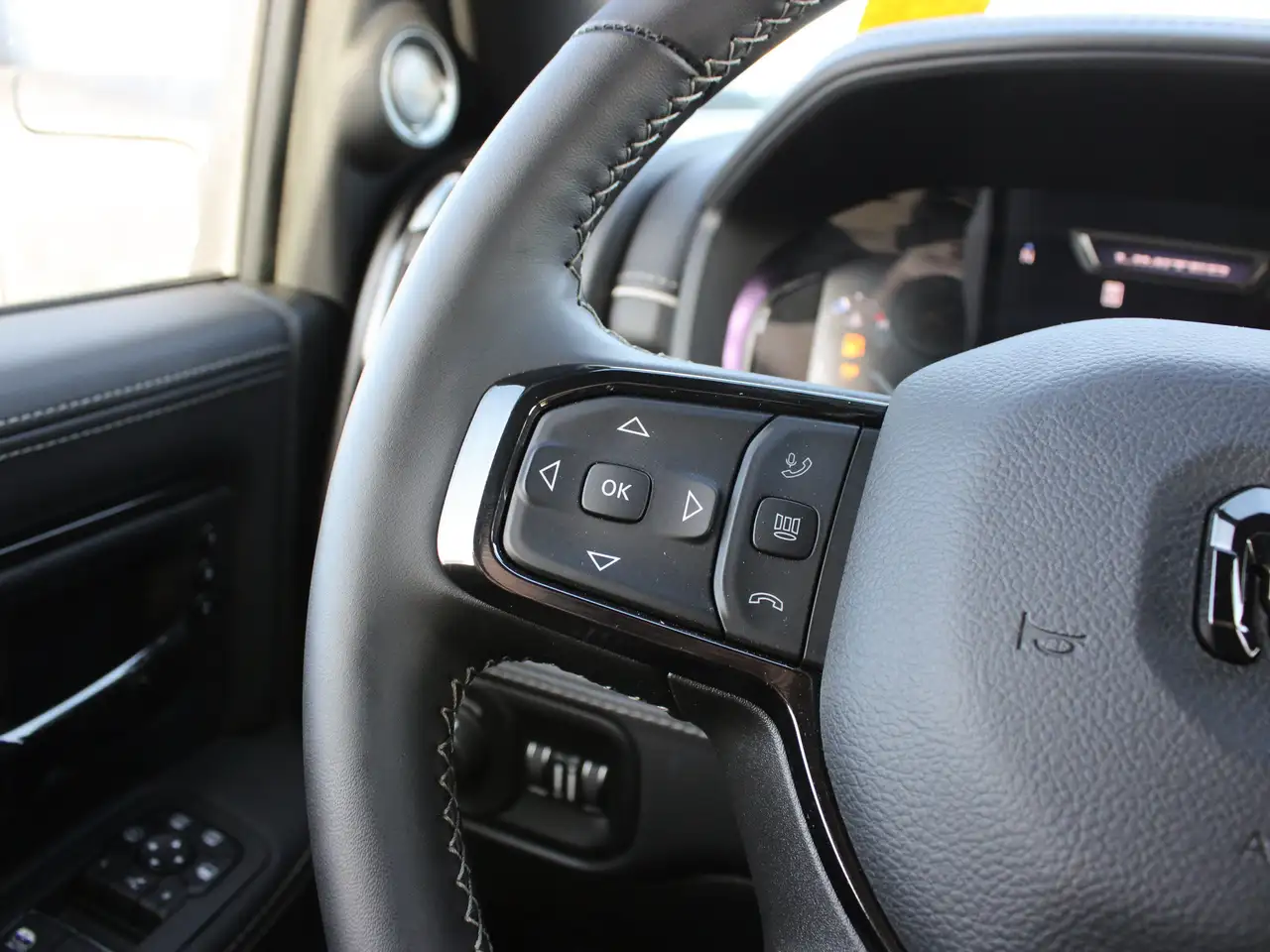 RAM 3500 снимка RAM 3500