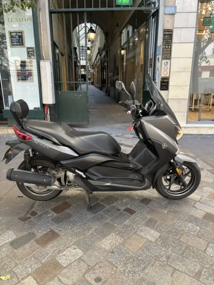 Yamaha X-Max 125