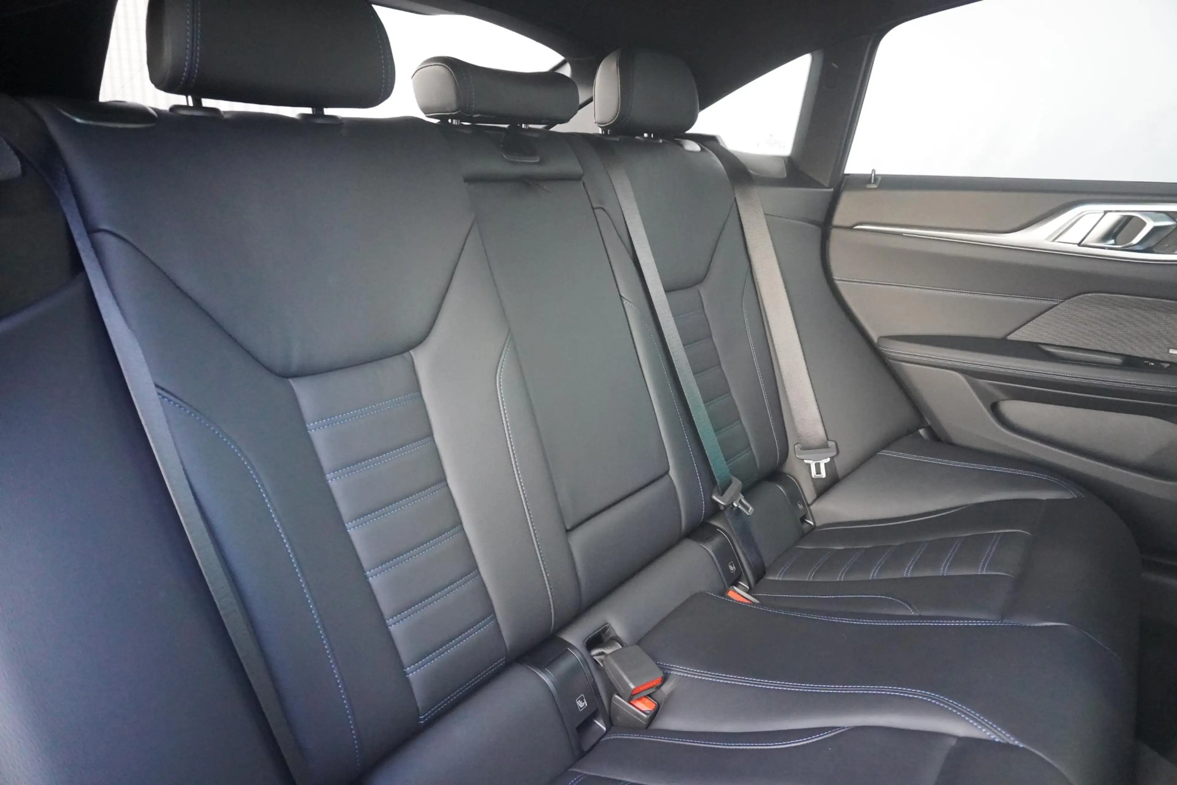 BMW i4 M50 | Schuif-/kanteldak | Harman Kardon | Laserlig — photo 9