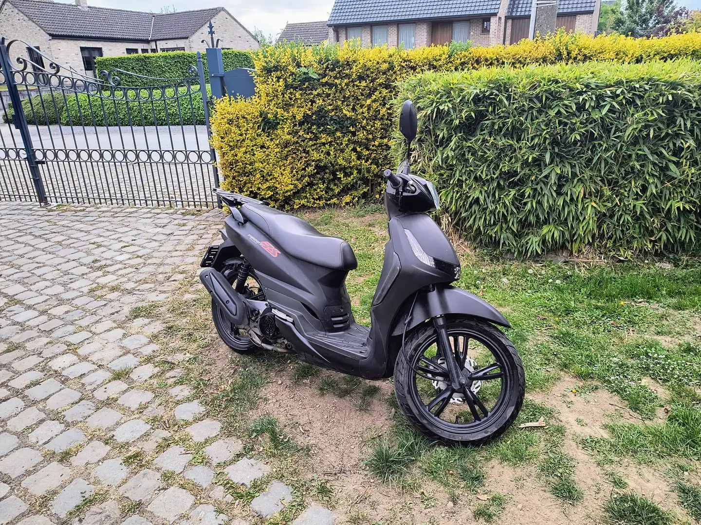 Peugeot Tweet Tweet 125 Zwart - 2
