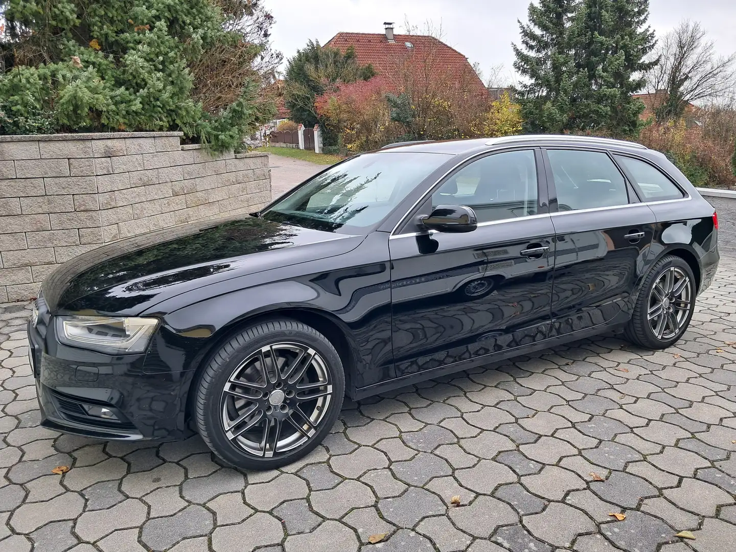 Audi A4 Sehr schöner A4 Avant 2.0 TDI Schwarz - 1