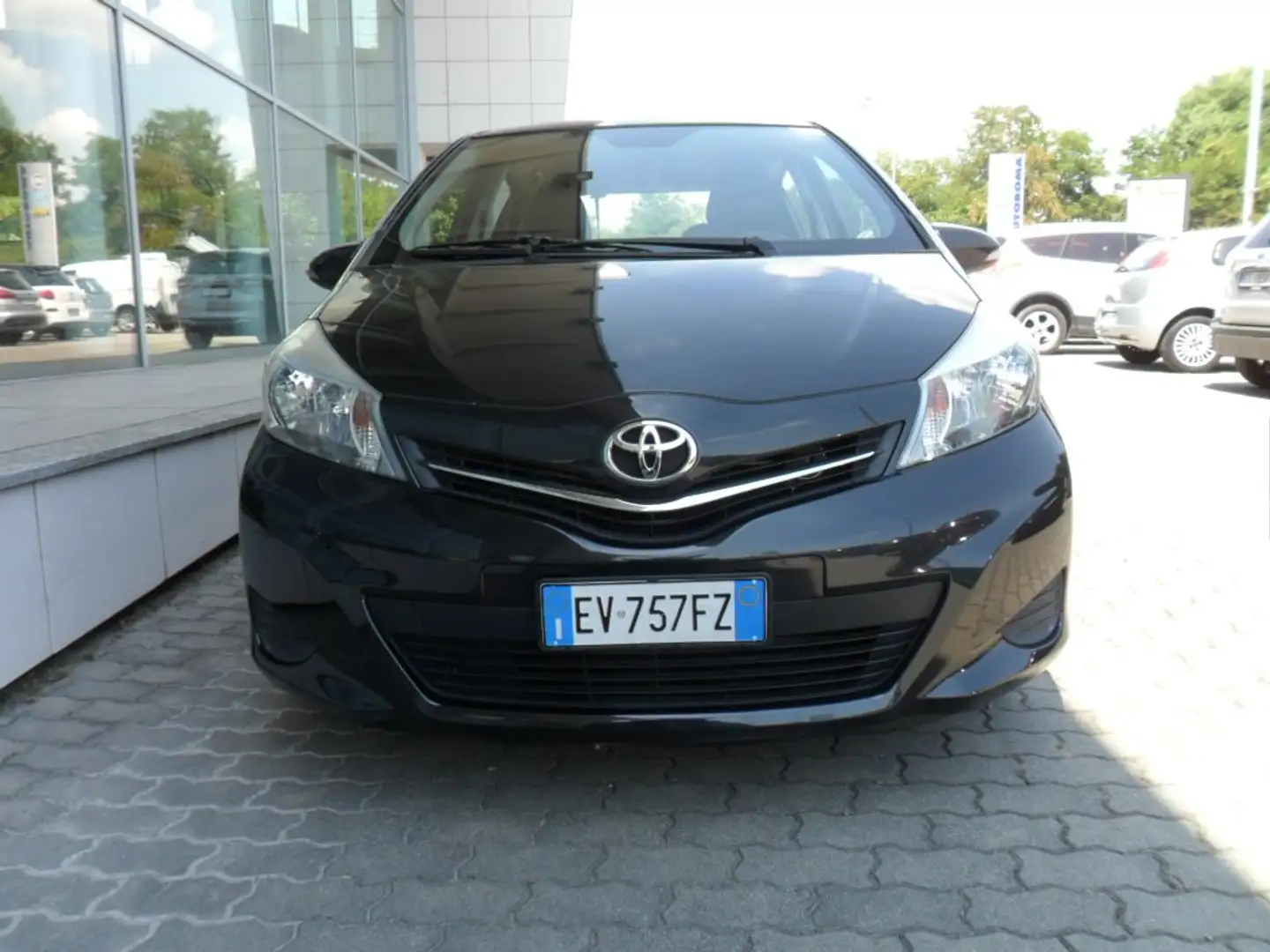 Toyota Yaris Yaris III 2014 5p 1.0 Active Nero - 2