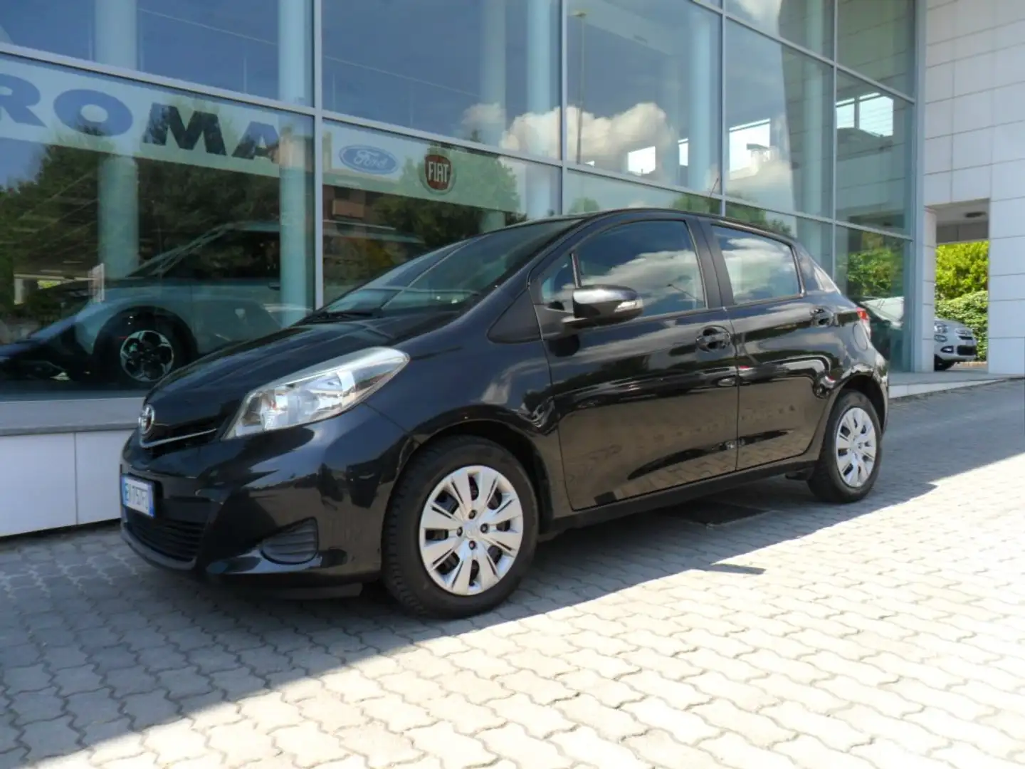 Toyota Yaris Yaris III 2014 5p 1.0 Active Nero - 1