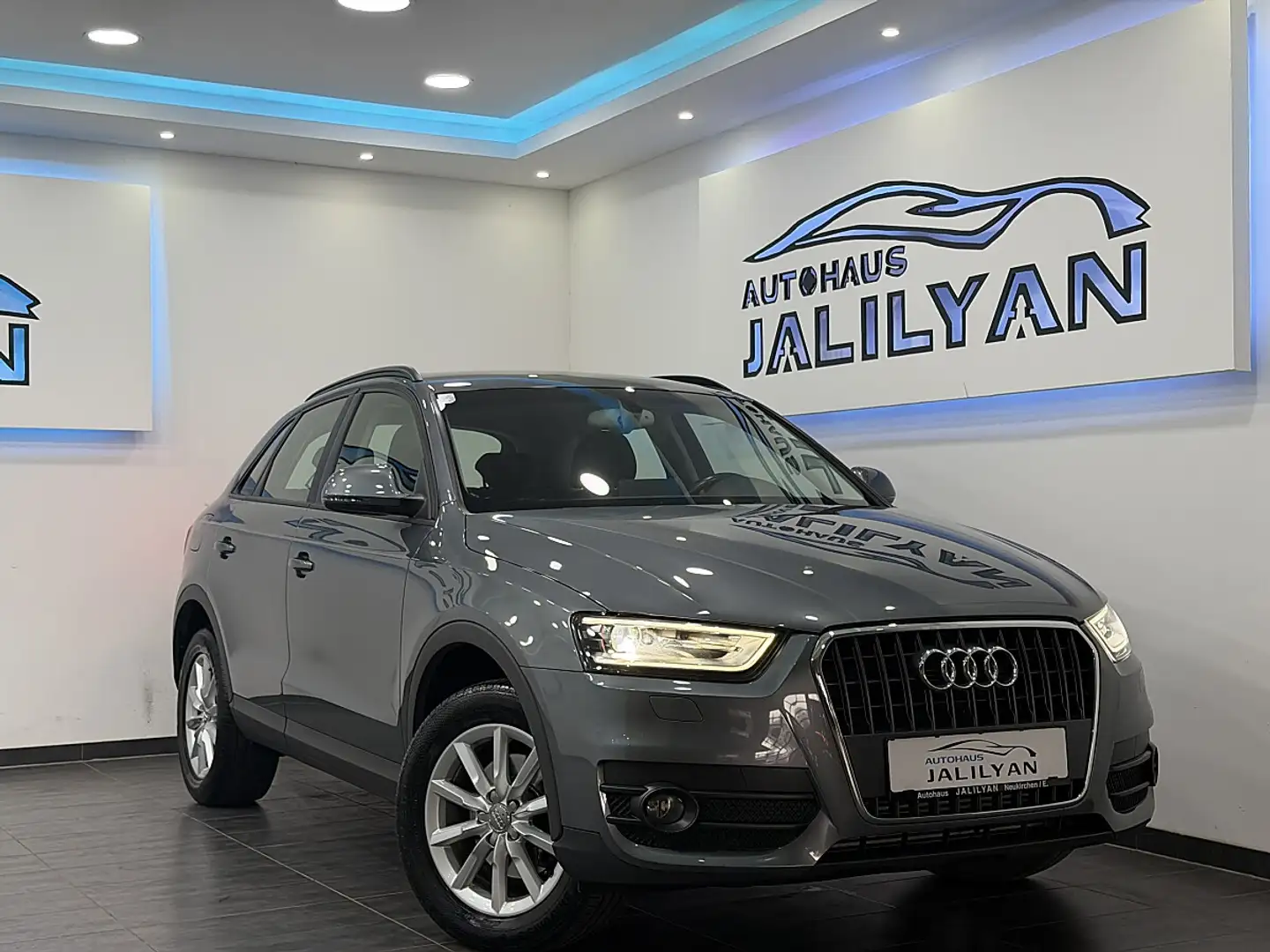 Audi Q3 2,0 TDI, SHZ, LED+XENON, TEMPOMAT, Grau - 2
