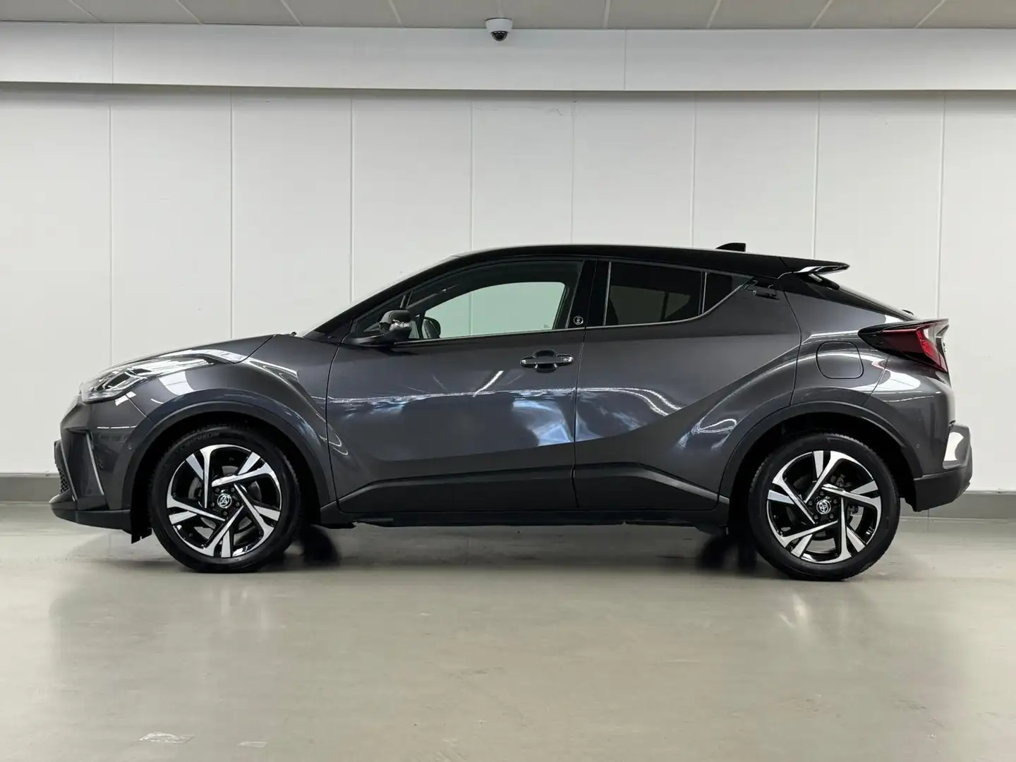 Toyota C-HR 1.8I HYBRID VVT-i E-CVT !! 24000 KM !! CAMERA GPS Grijs - 2