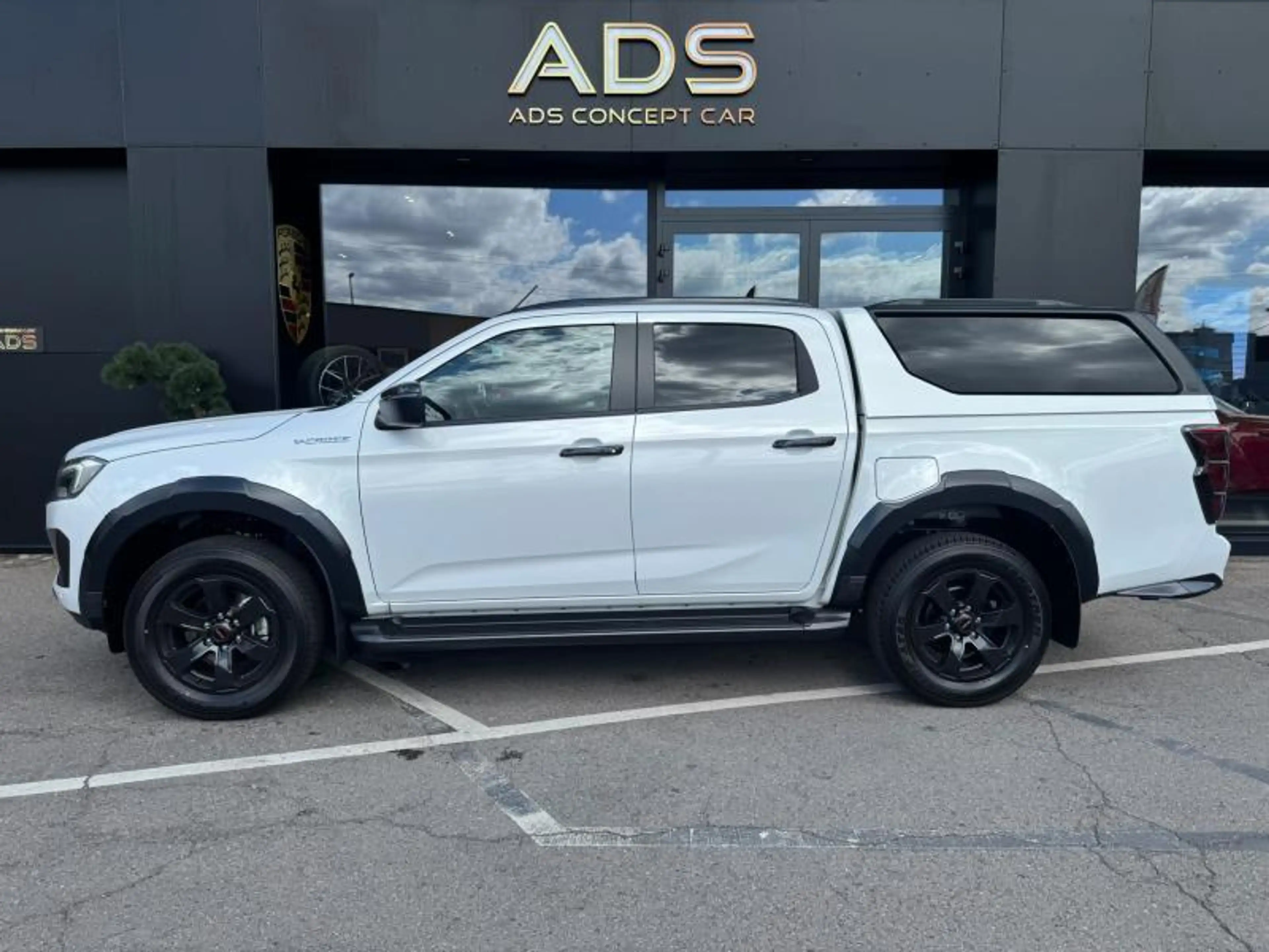 Isuzu D-Max 1.9 163CH Double Cabine — photo 4