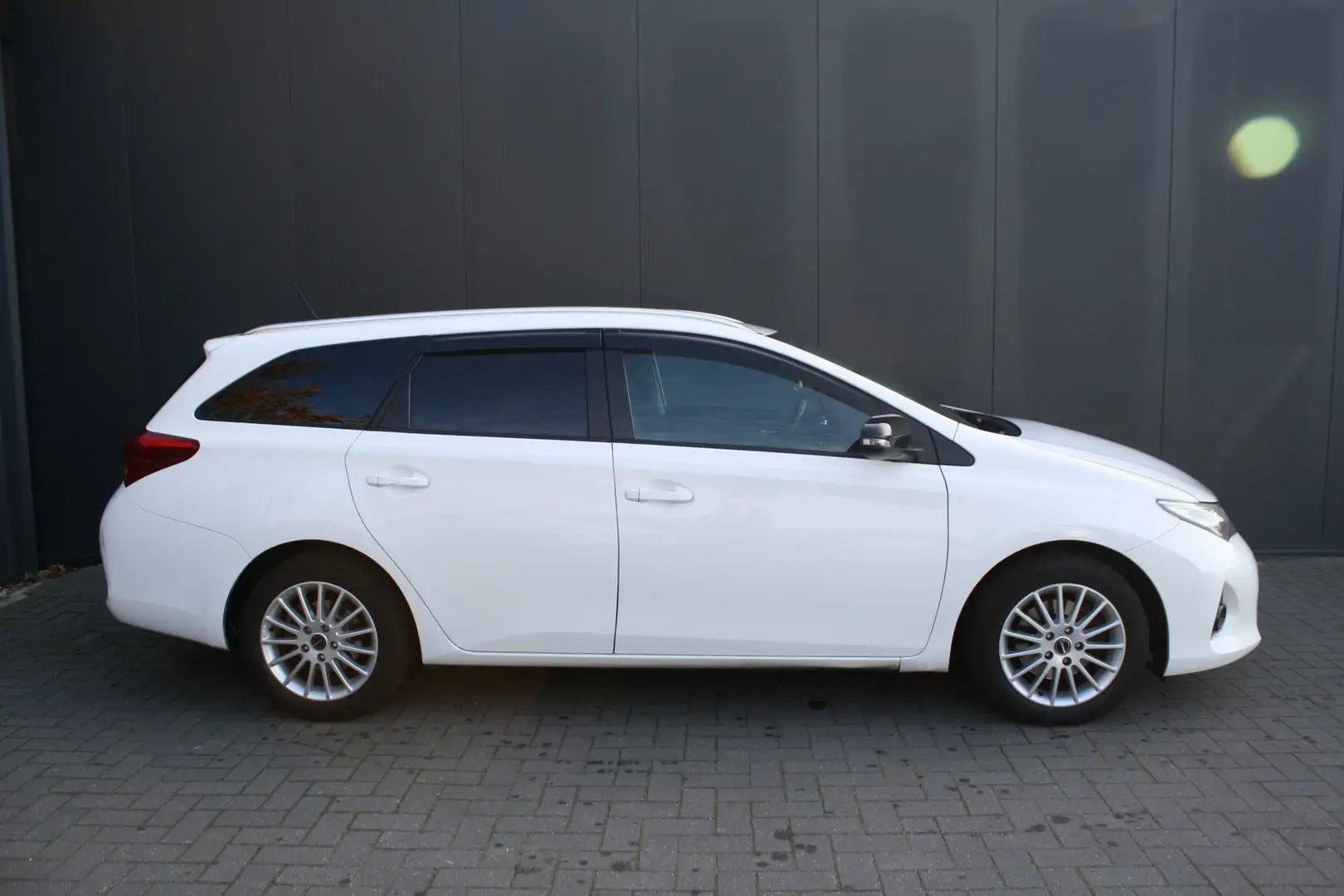 Toyota Auris Touring Sports 2.0D 124PK EURO 5 - NAVIGATIE - CAM Blanc - 2