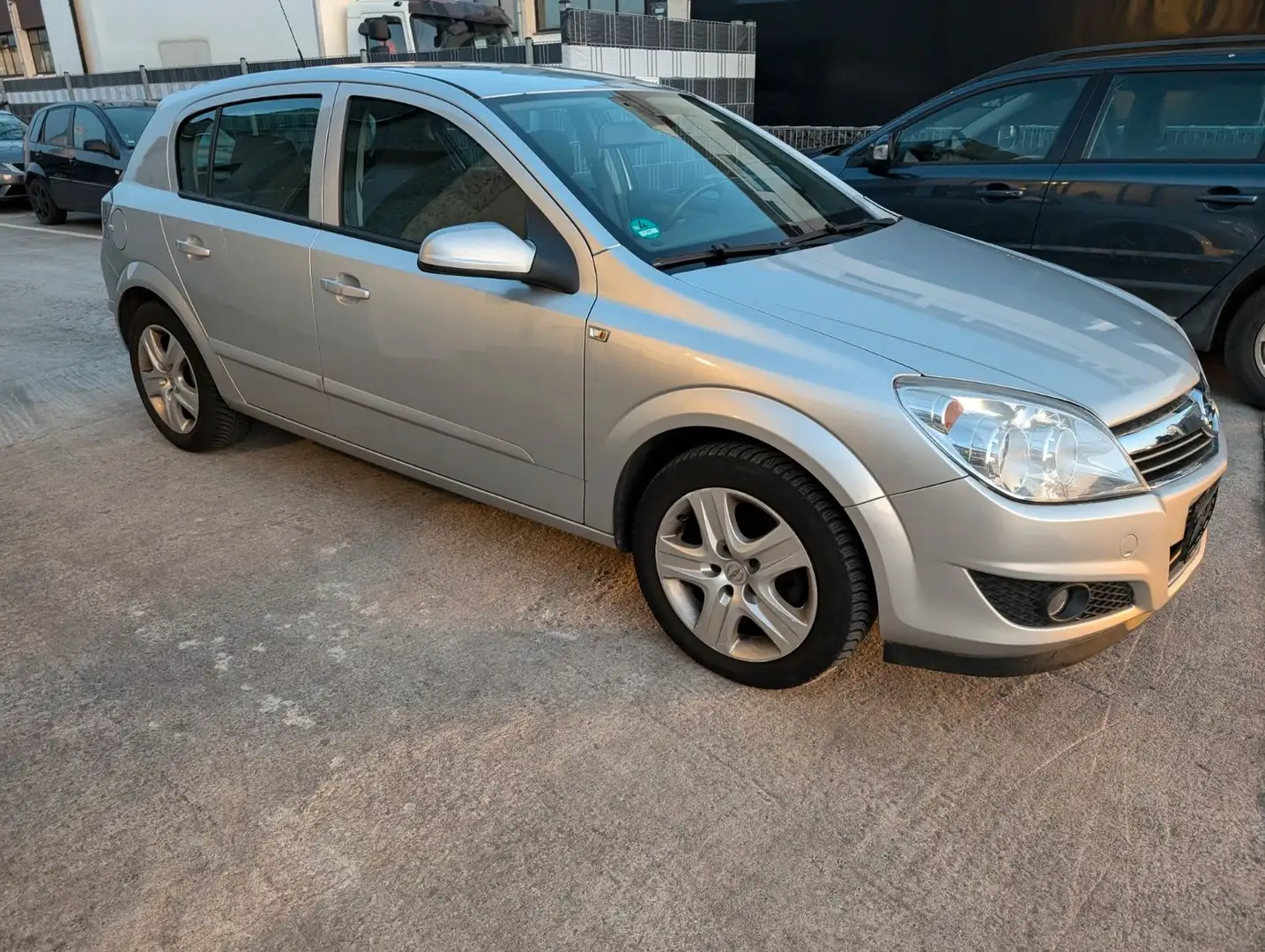 Opel Astra H Lim. Edition Zahnriemen neu Silber - 2
