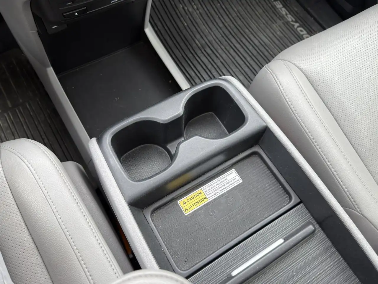 Honda Odyssey снимка Honda Odyssey