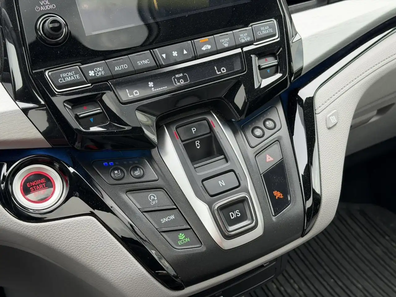 Honda Odyssey снимка Honda Odyssey