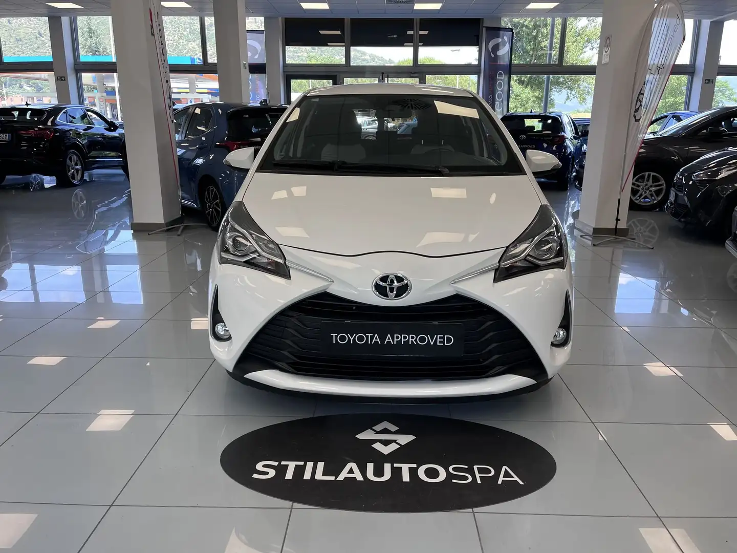 Toyota Yaris 1.0 72 CV 5 porte Cool Bianco - 2
