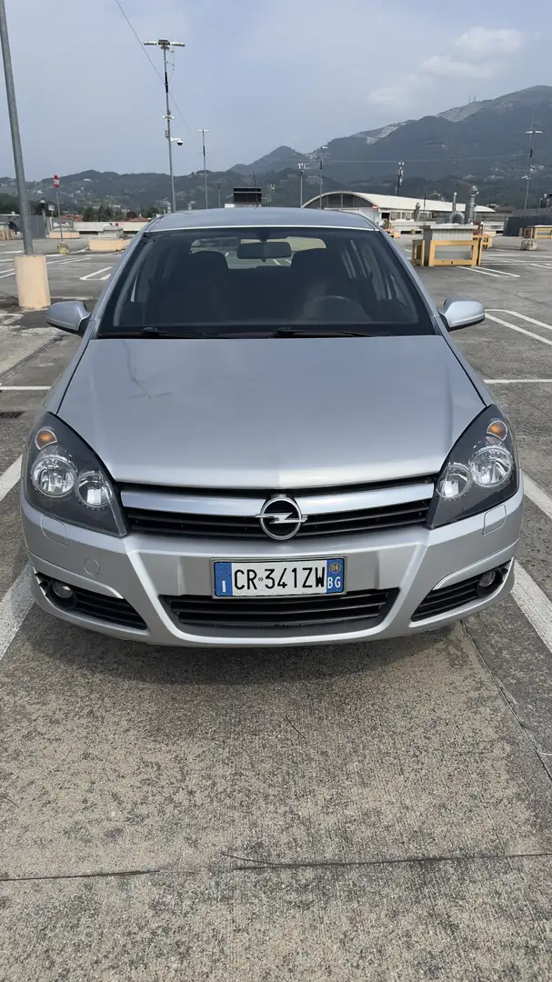 Opel Astra 5p 1.6 twinport Elegance - 2