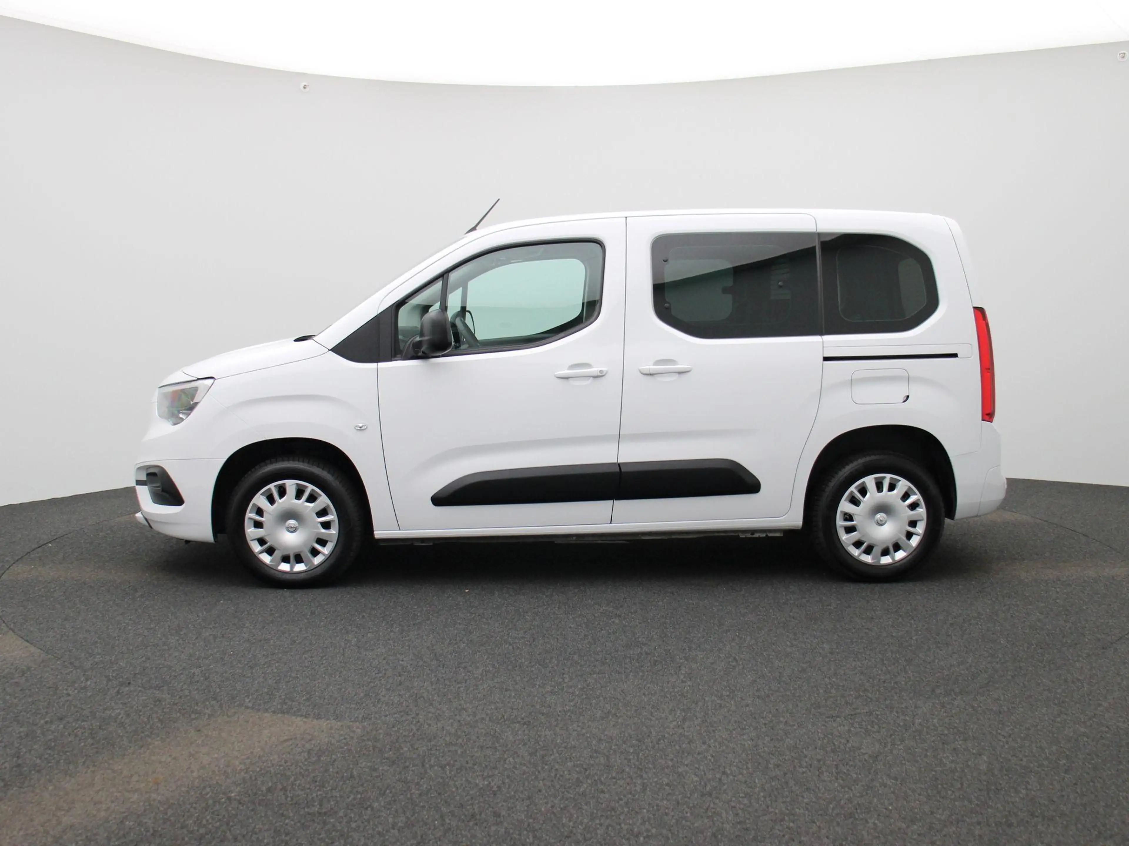 Opel Combo Life 1.5 Turbo D BlueI 75kW S/S Edition L1H1 — photo 4
