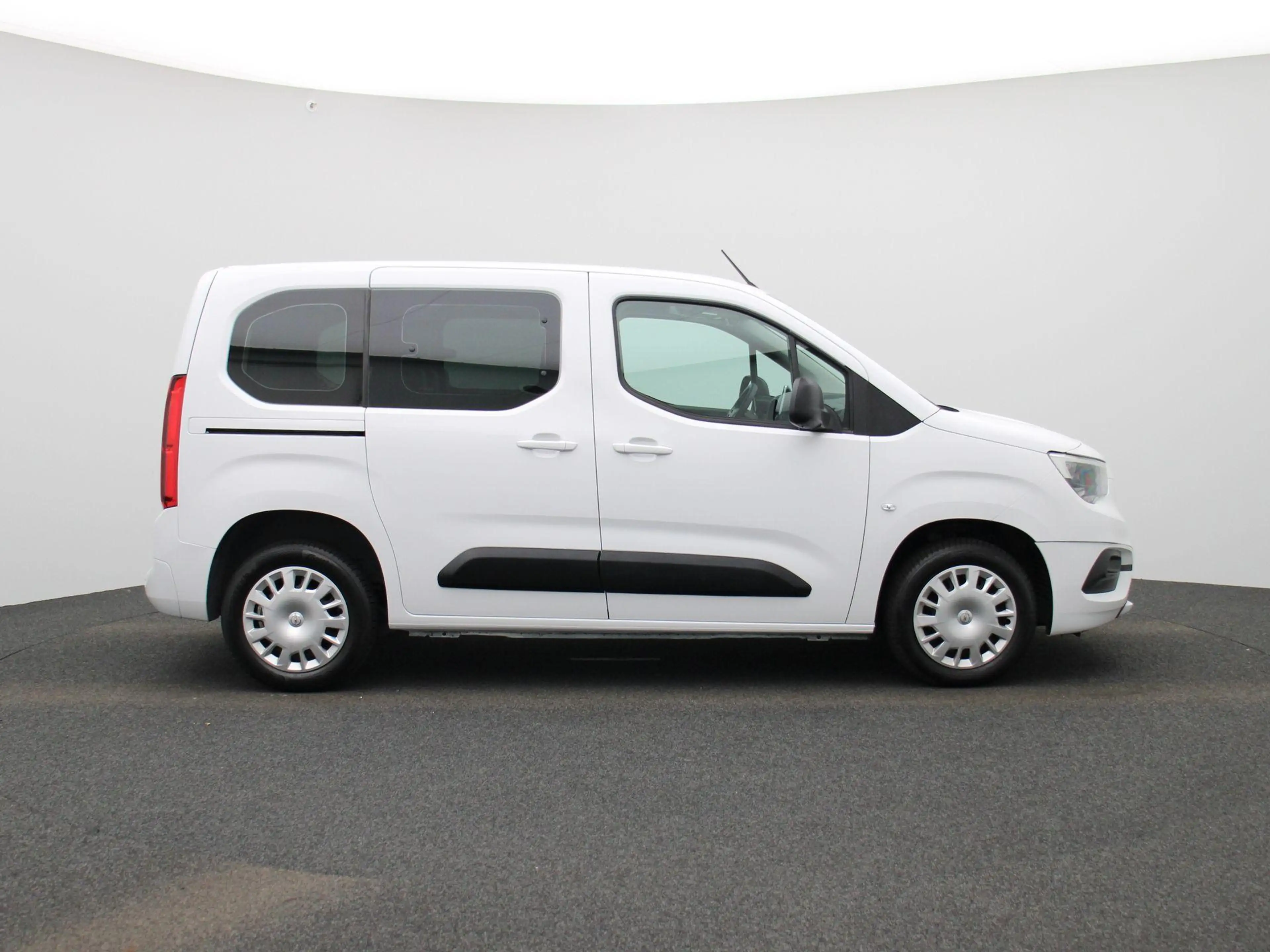 Opel Combo Life 1.5 Turbo D BlueI 75kW S/S Edition L1H1 — photo 6
