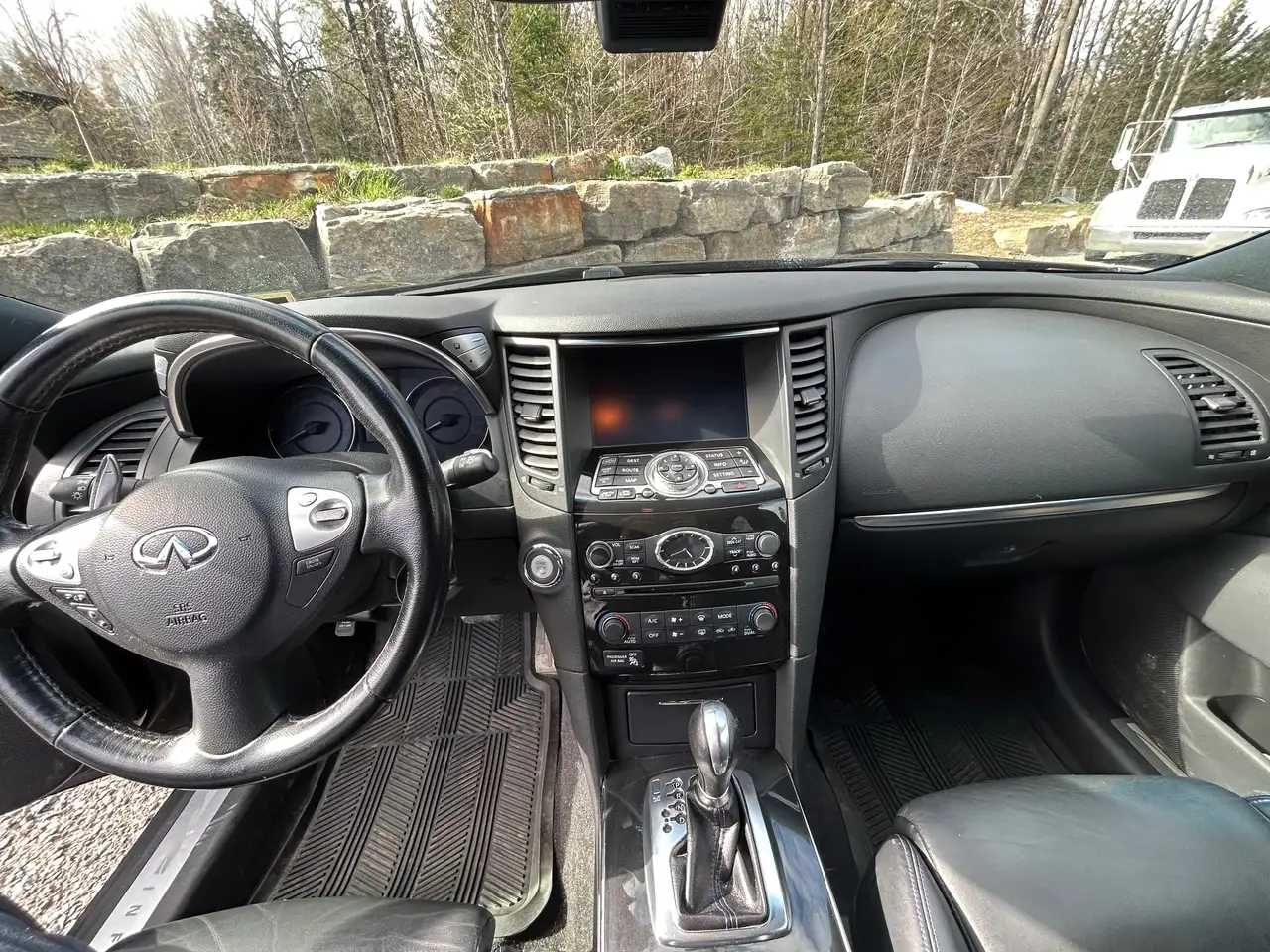 Infiniti QX70 снимка Infiniti QX70