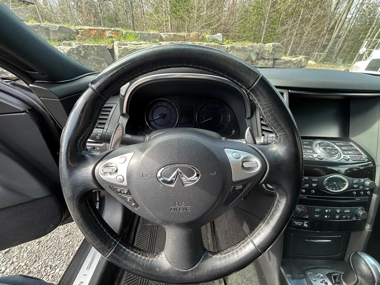 Infiniti QX70 снимка Infiniti QX70