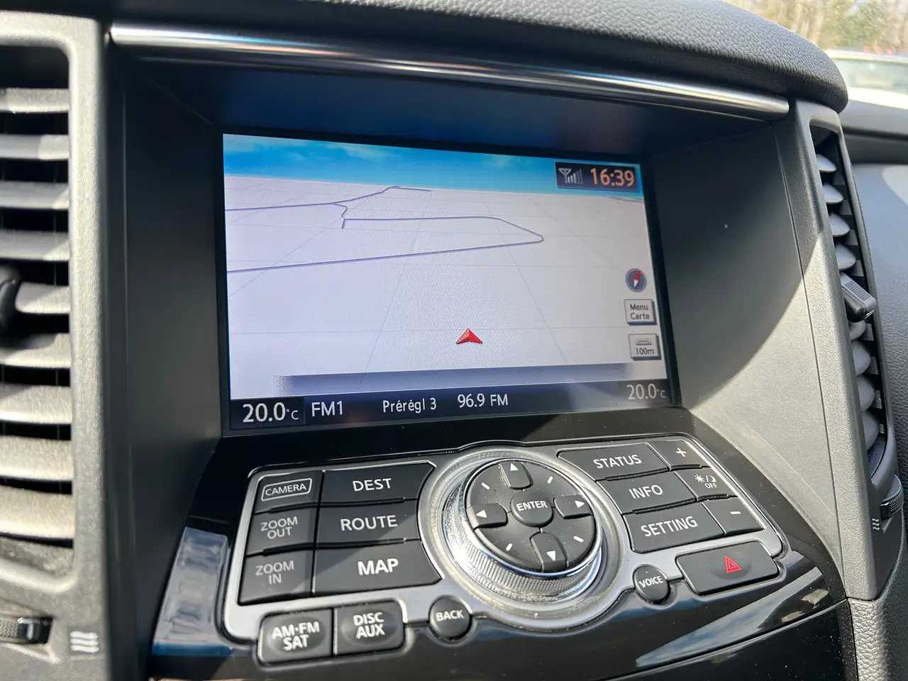 Infiniti QX70 снимка Infiniti QX70