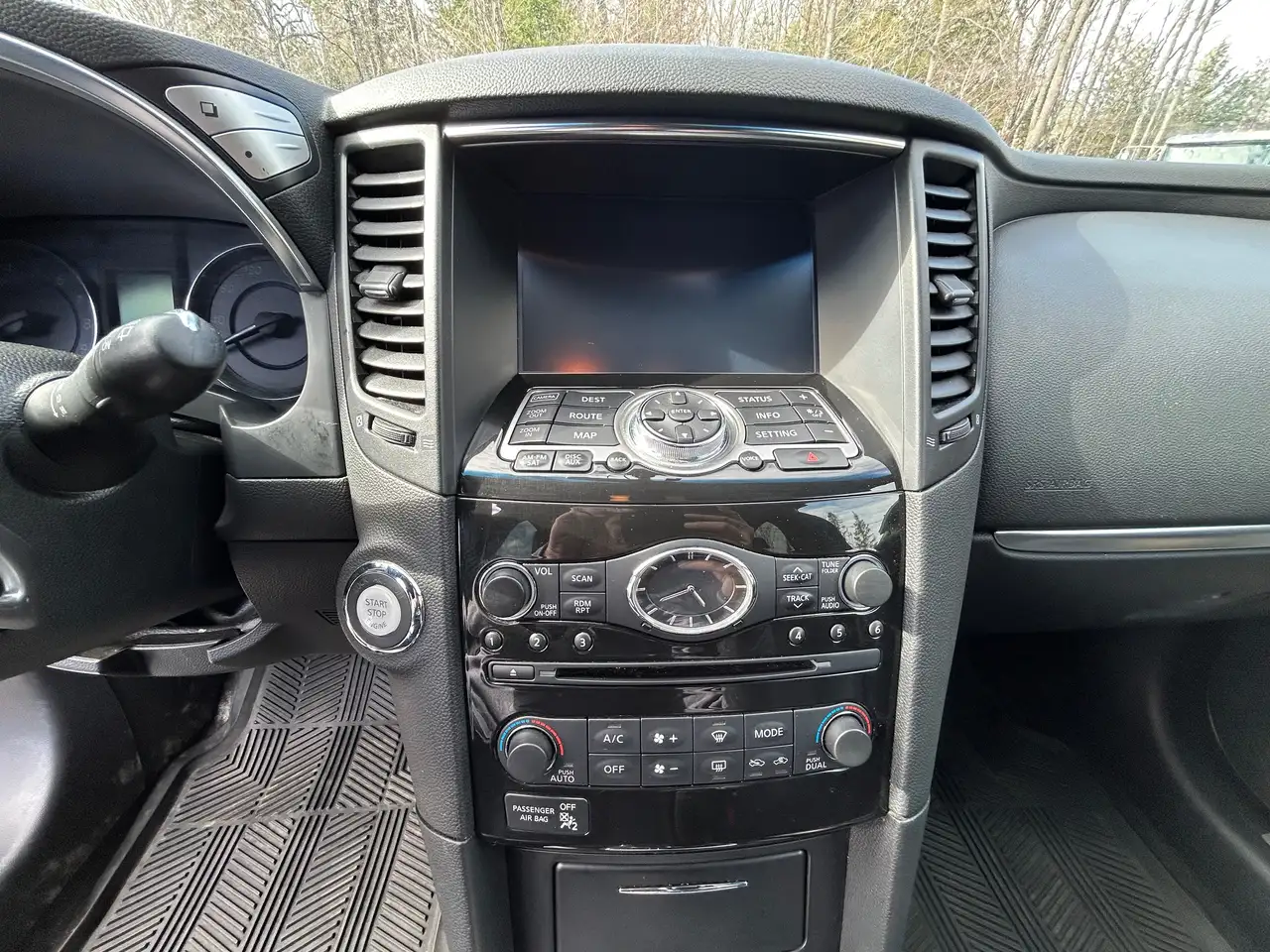 Infiniti QX70 снимка Infiniti QX70