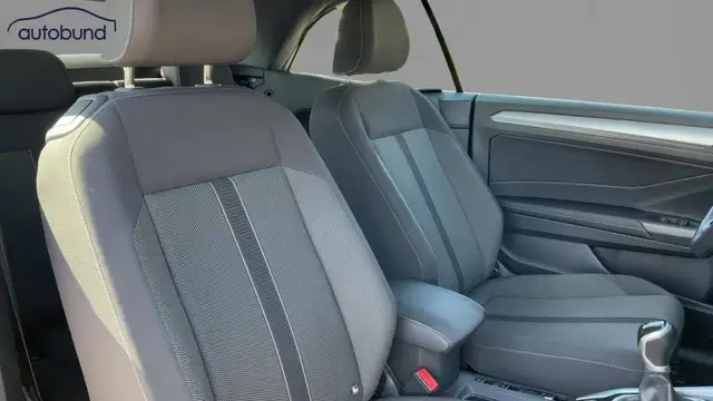 Volkswagen T-Roc view 6