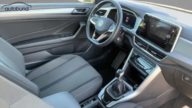 Volkswagen T-Roc view 5