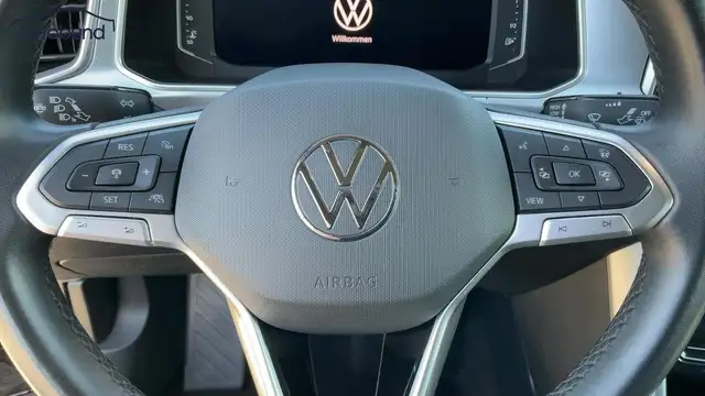 Volkswagen T-Roc view 10