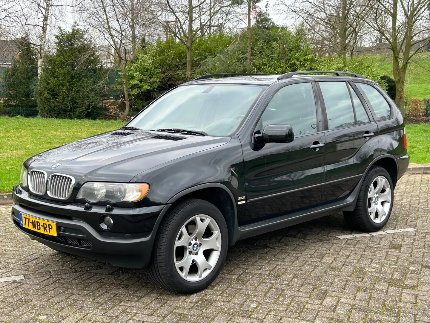 BMW X5 3.0i Executive 2003 NAP! Leer! Xenon! Zwarte hemel Zwart - 1