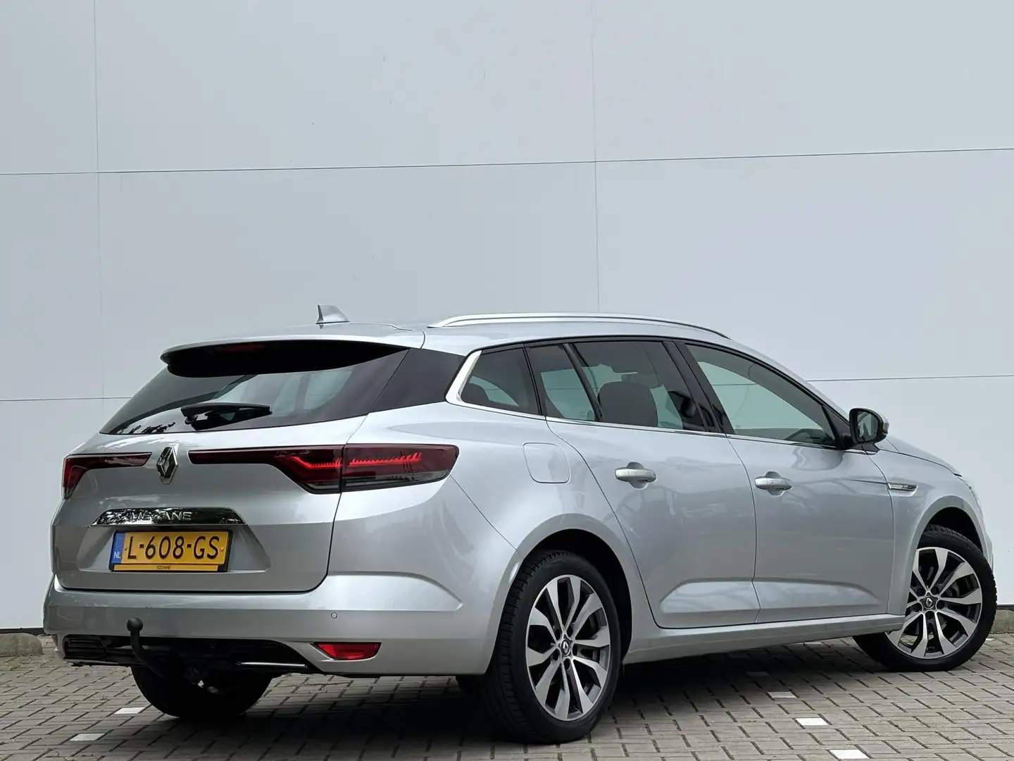 Renault Megane Estate 1.3 TCe Business Edition One / Schuifdak / Grijs - 2