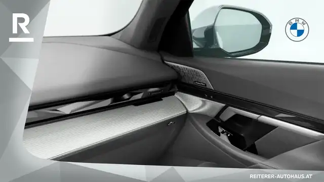 BMW 5 Series view 12