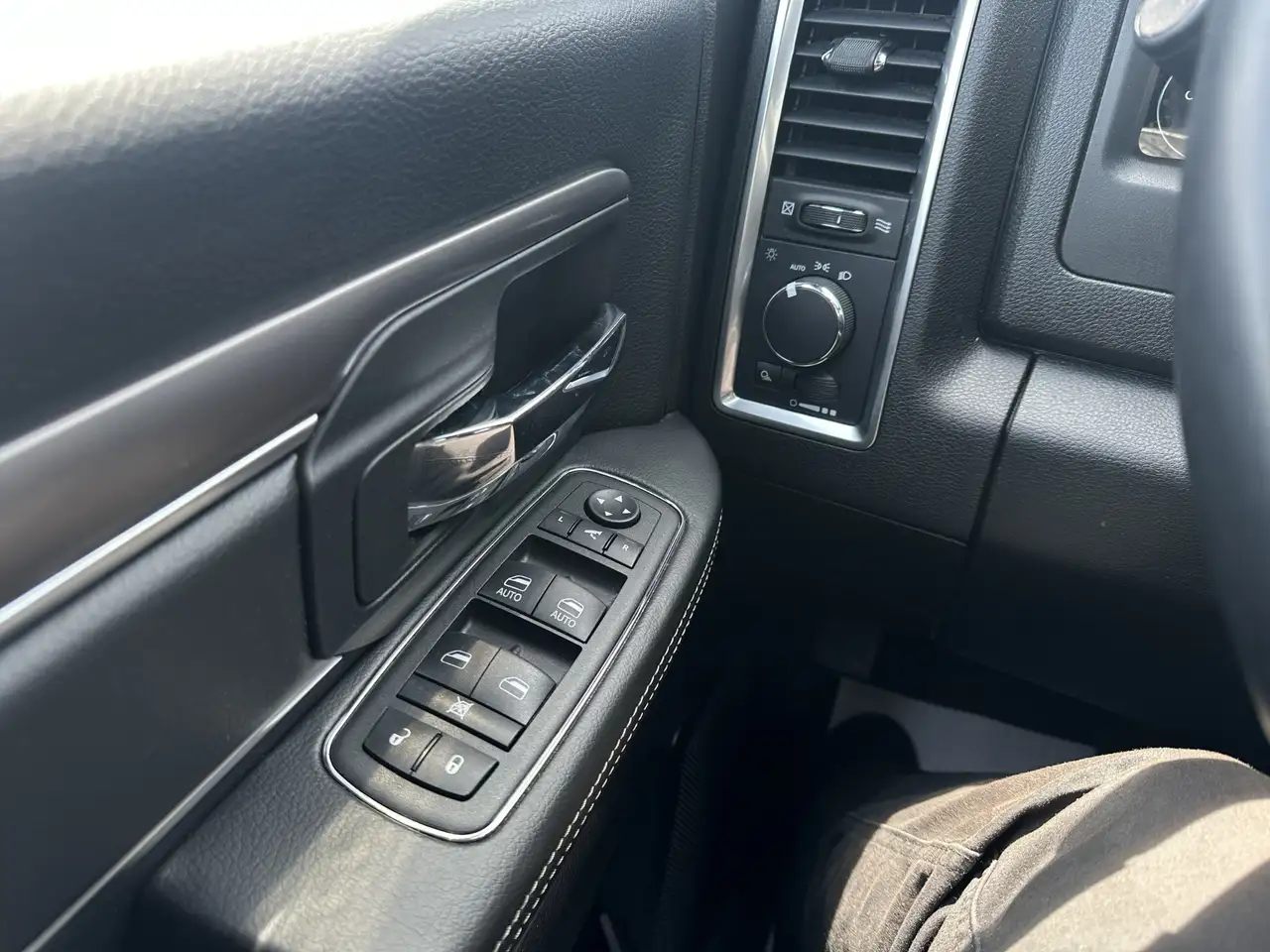 RAM 1500 снимка RAM 1500