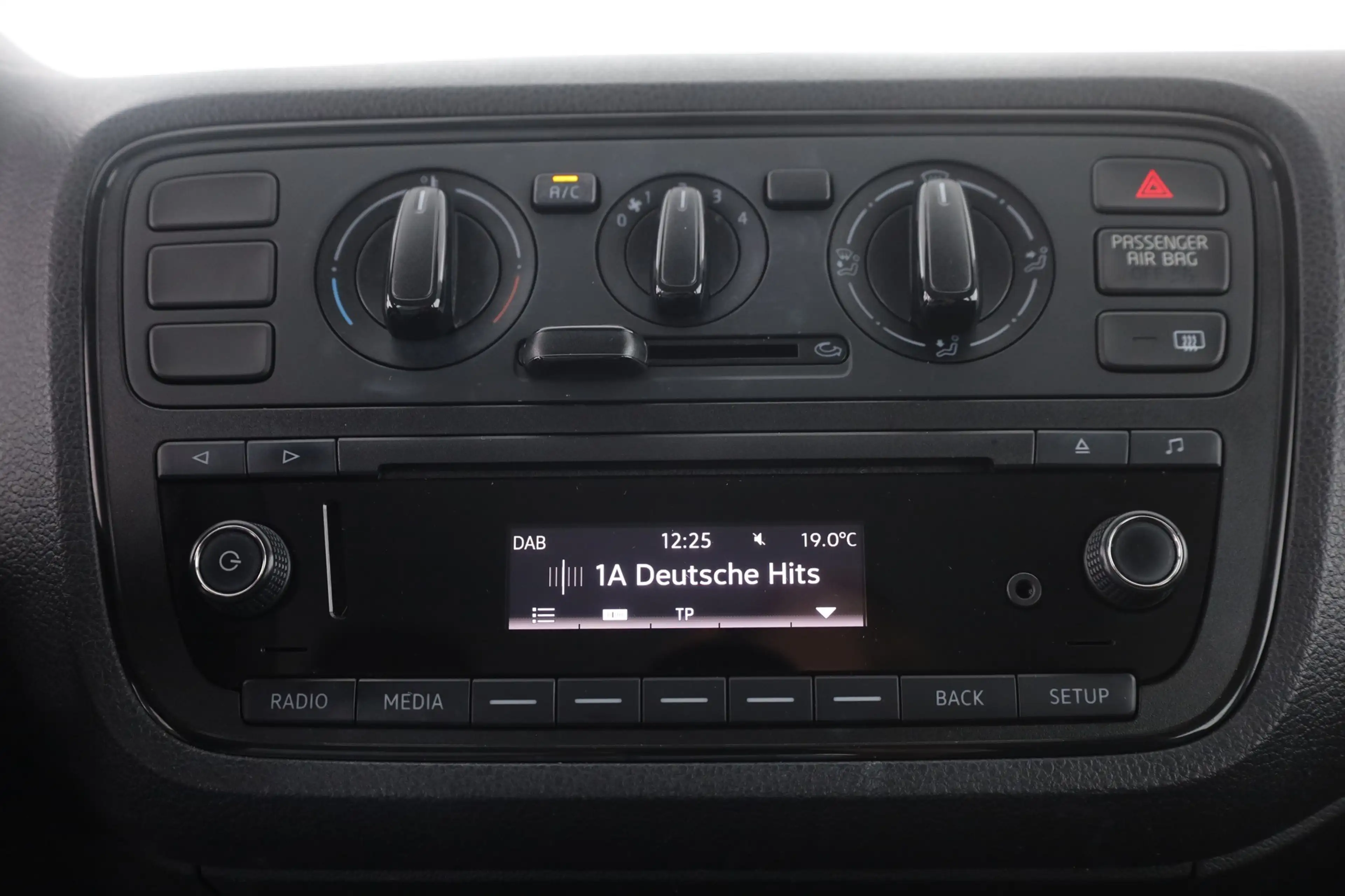 Skoda Citigo 1.0 MPI Active DAB Klima USB — photo 11