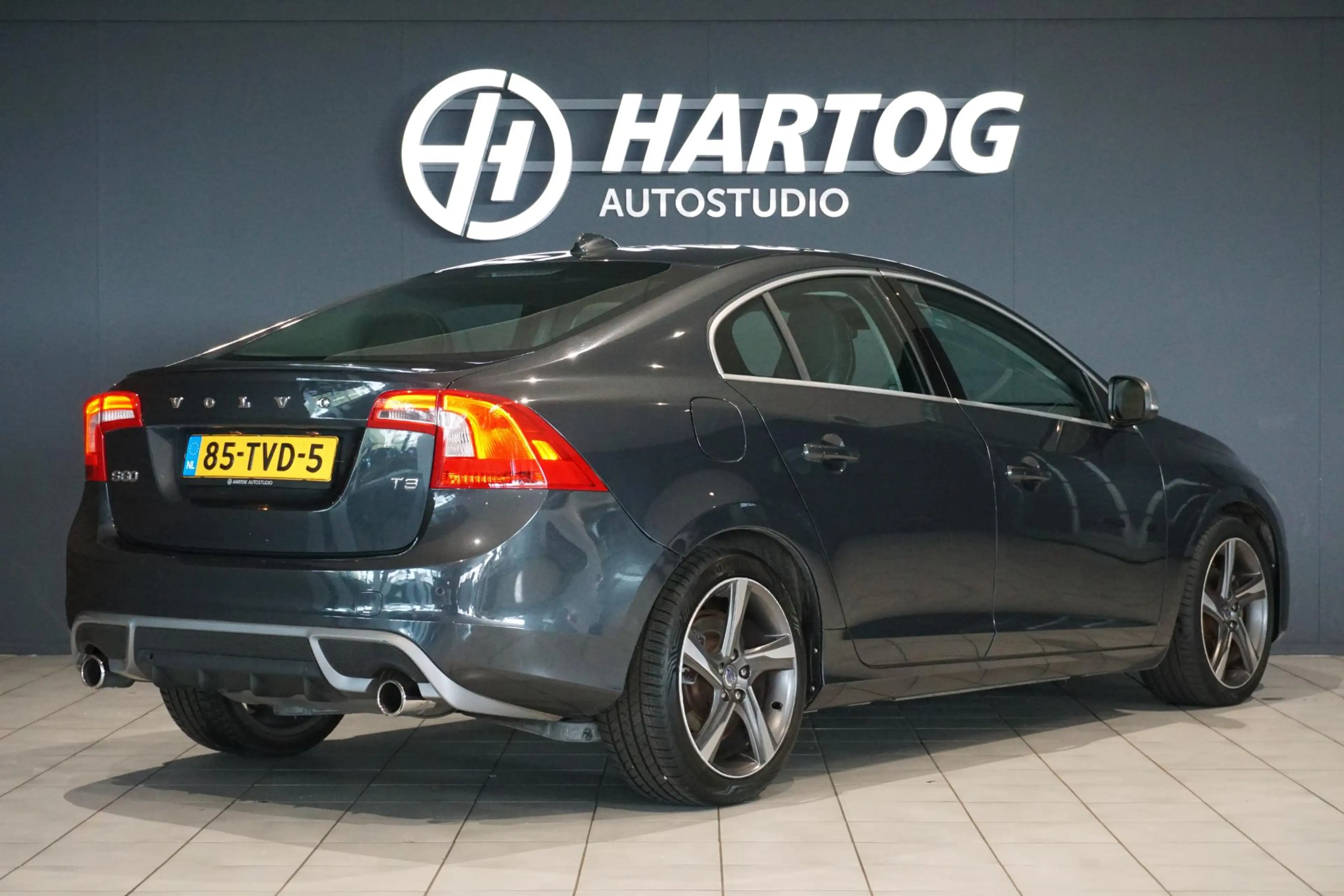 Volvo S60 1.6 T3 R-Design *tweede eigenaar* + SPORTSTOELEN / — photo 2