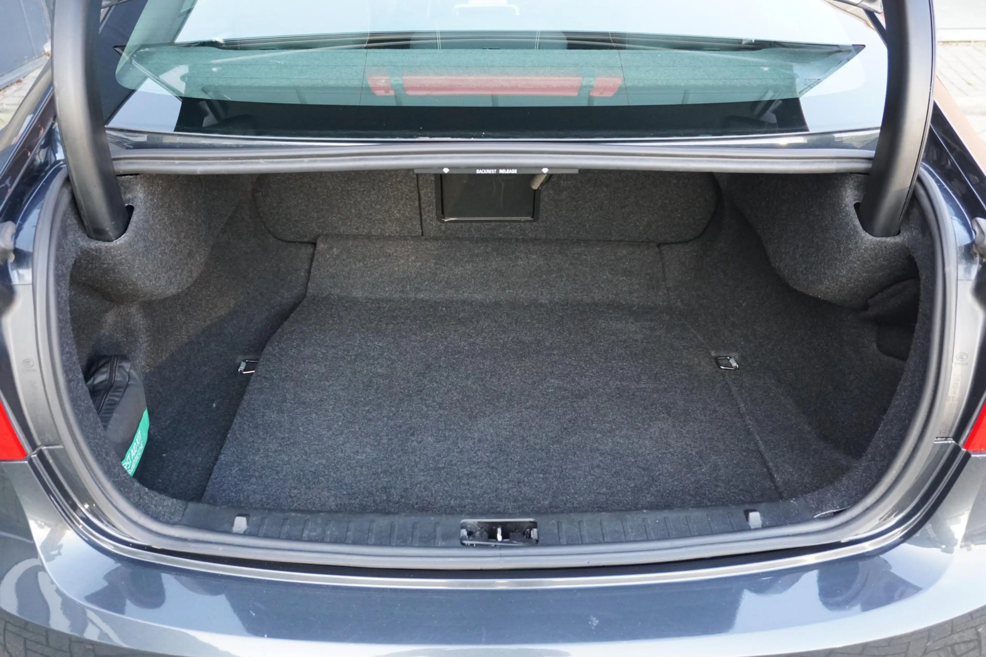 Volvo S60 1.6 T3 R-Design *tweede eigenaar* + SPORTSTOELEN / — photo 12