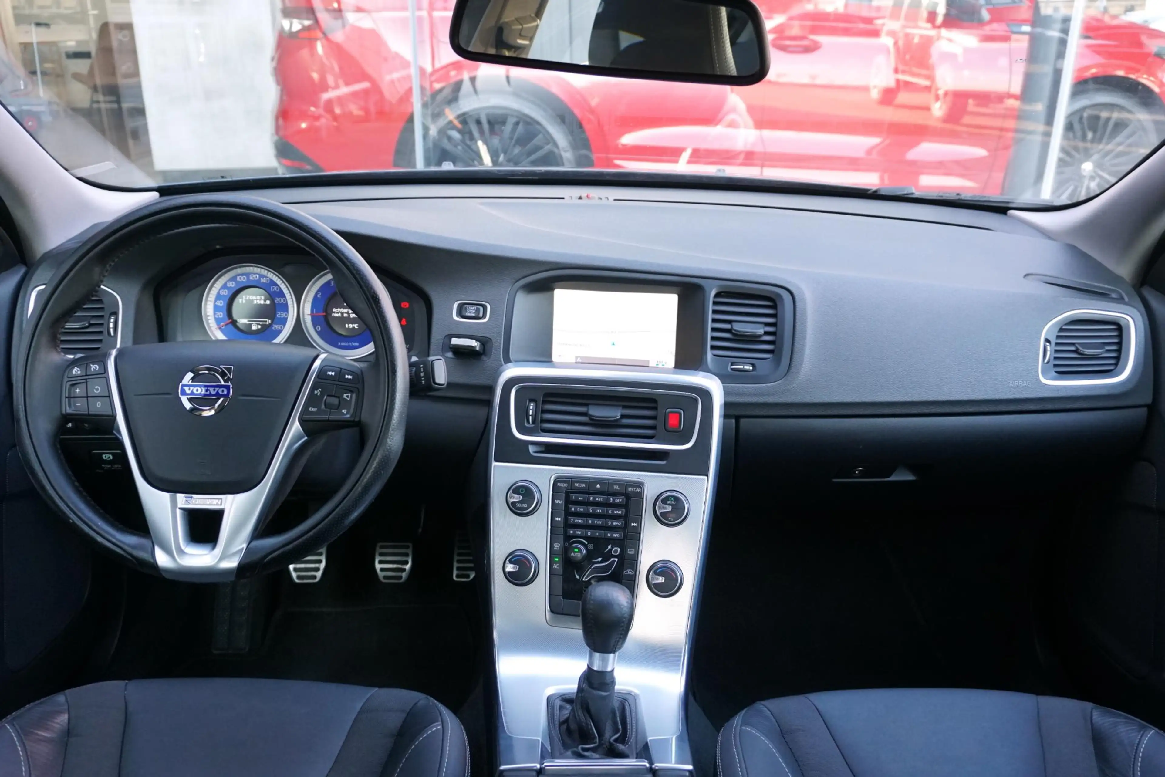 Volvo S60 1.6 T3 R-Design *tweede eigenaar* + SPORTSTOELEN / — photo 4