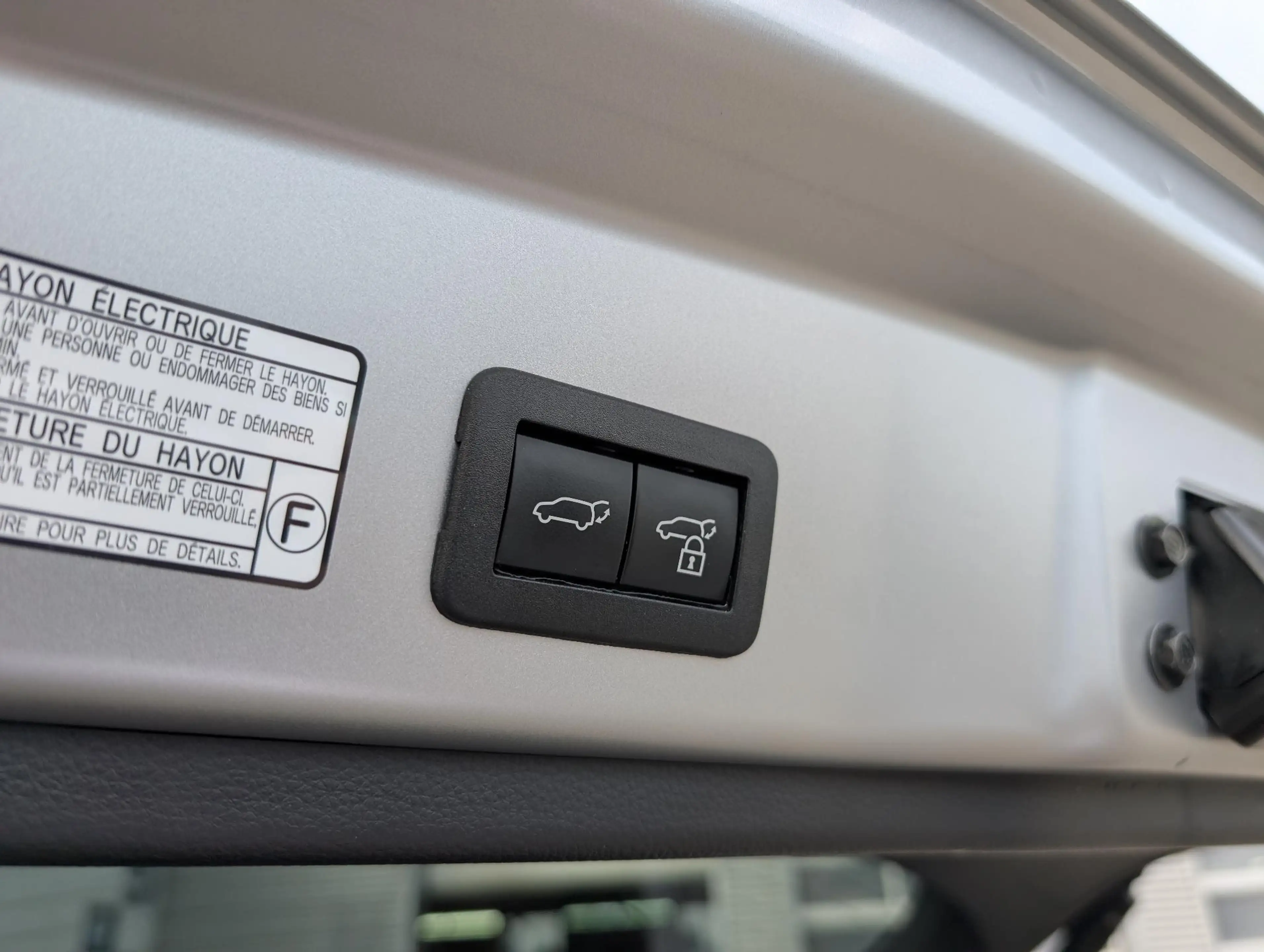 Toyota Corolla Cross 2.0 HYBRID 200 DYNAMIC 4-SEIZOENSBANDEN STOEL- & S — photo 4