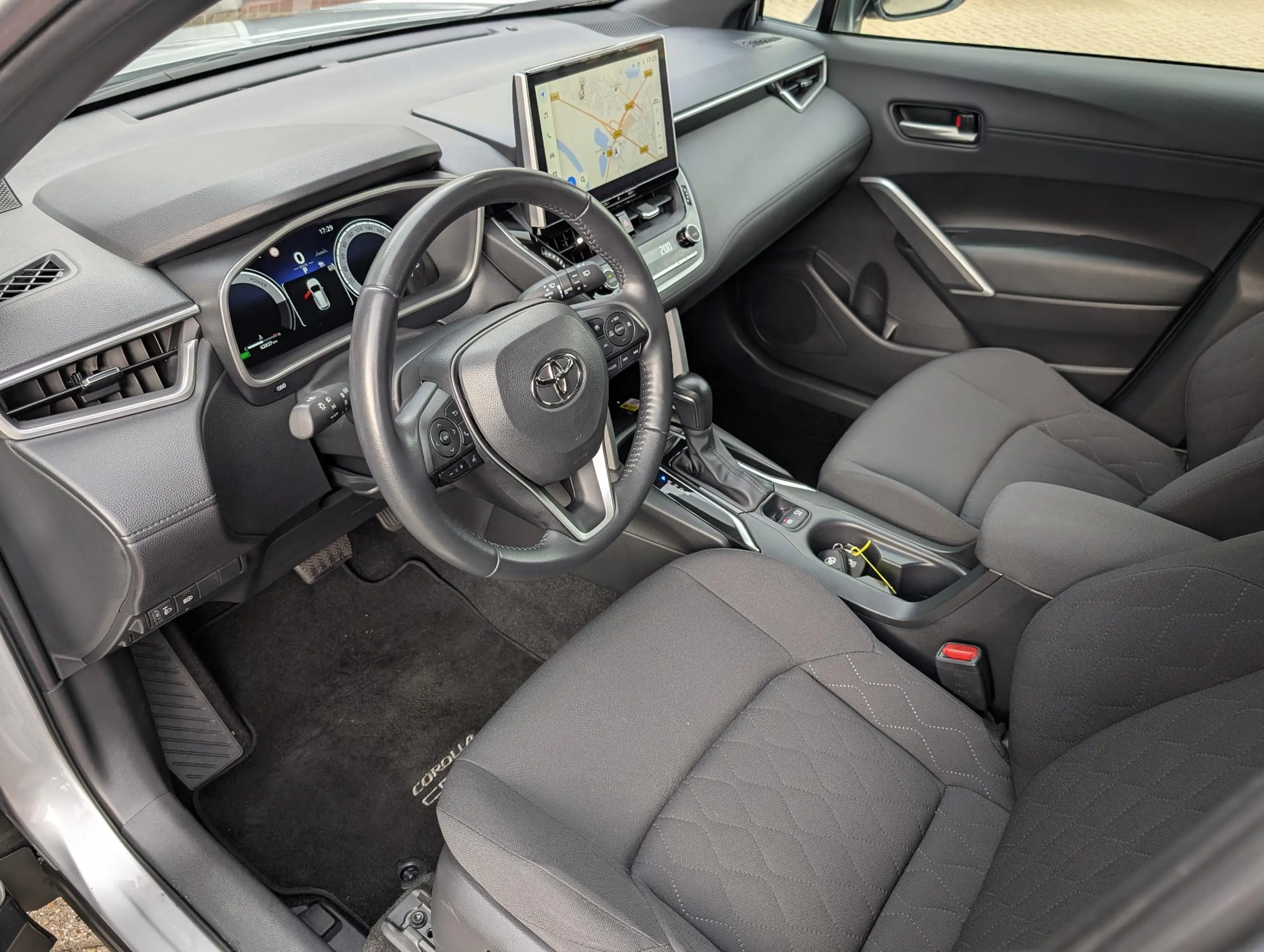 Toyota Corolla Cross 2.0 HYBRID 200 DYNAMIC 4-SEIZOENSBANDEN STOEL- & S — photo 10