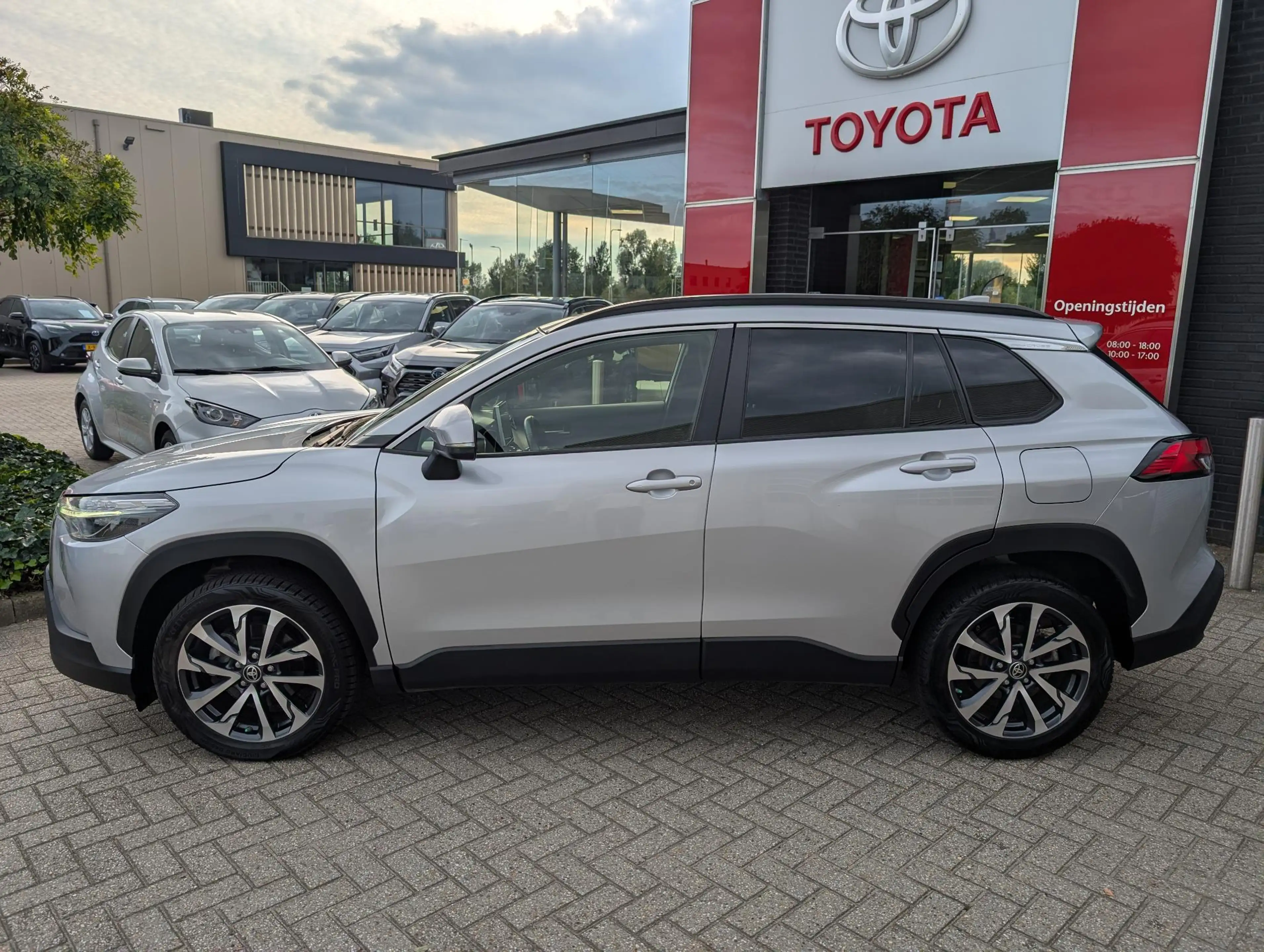 Toyota Corolla Cross 2.0 HYBRID 200 DYNAMIC 4-SEIZOENSBANDEN STOEL- & S — photo 9