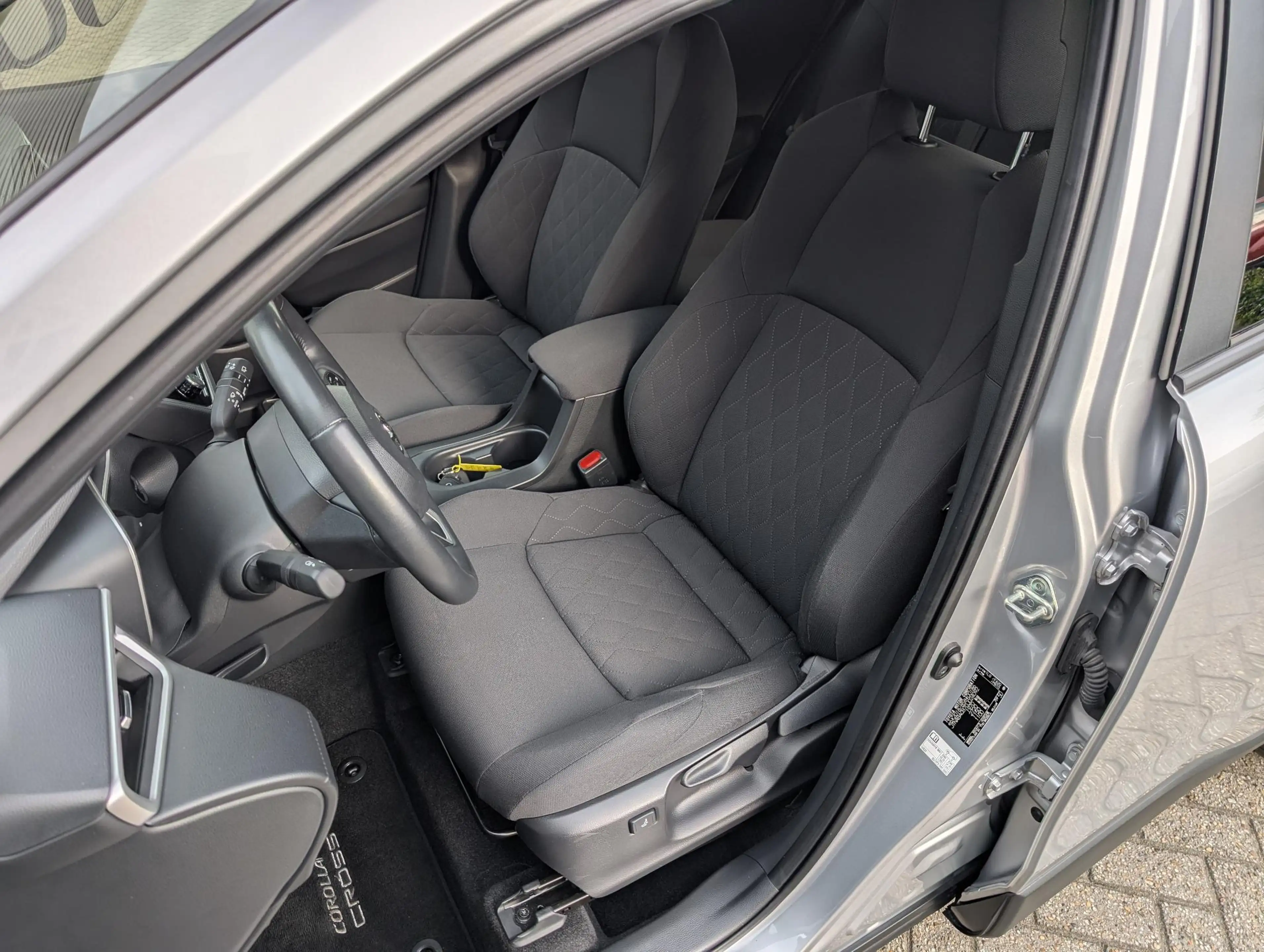 Toyota Corolla Cross 2.0 HYBRID 200 DYNAMIC 4-SEIZOENSBANDEN STOEL- & S — photo 11