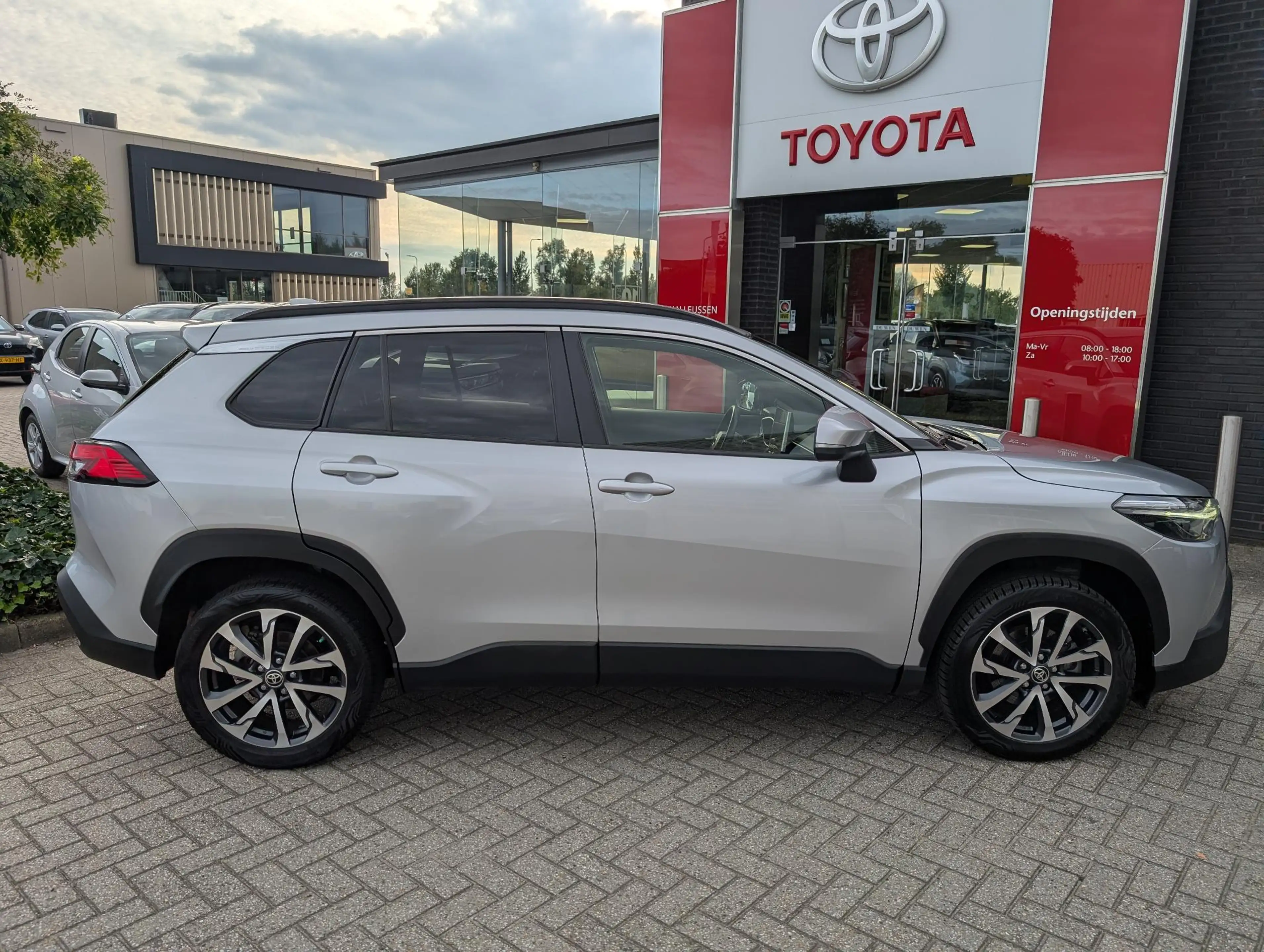 Toyota Corolla Cross 2.0 HYBRID 200 DYNAMIC 4-SEIZOENSBANDEN STOEL- & S — photo 8
