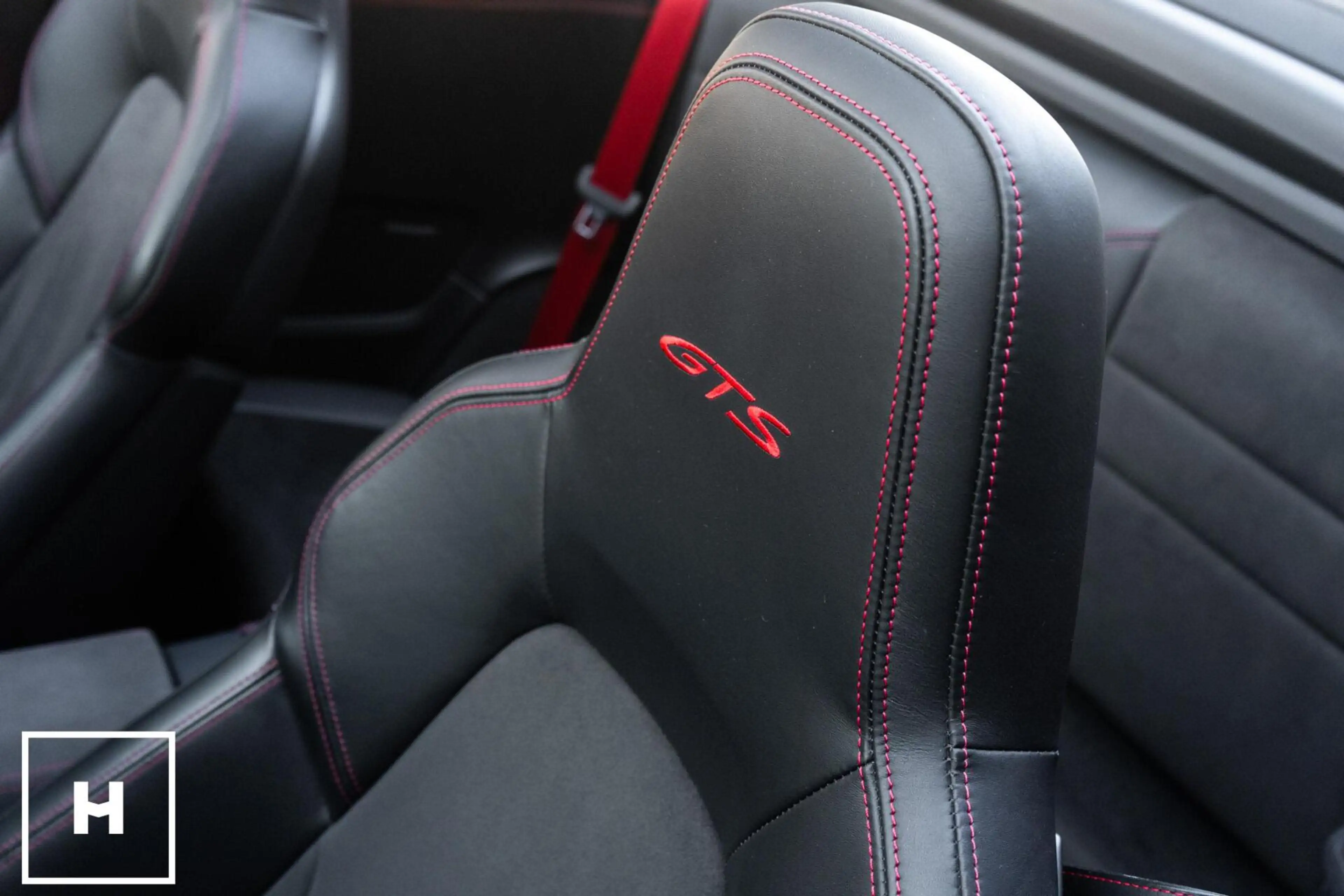 Porsche 992 Cabrio 3.0 Carrera 4 GTS — photo 6