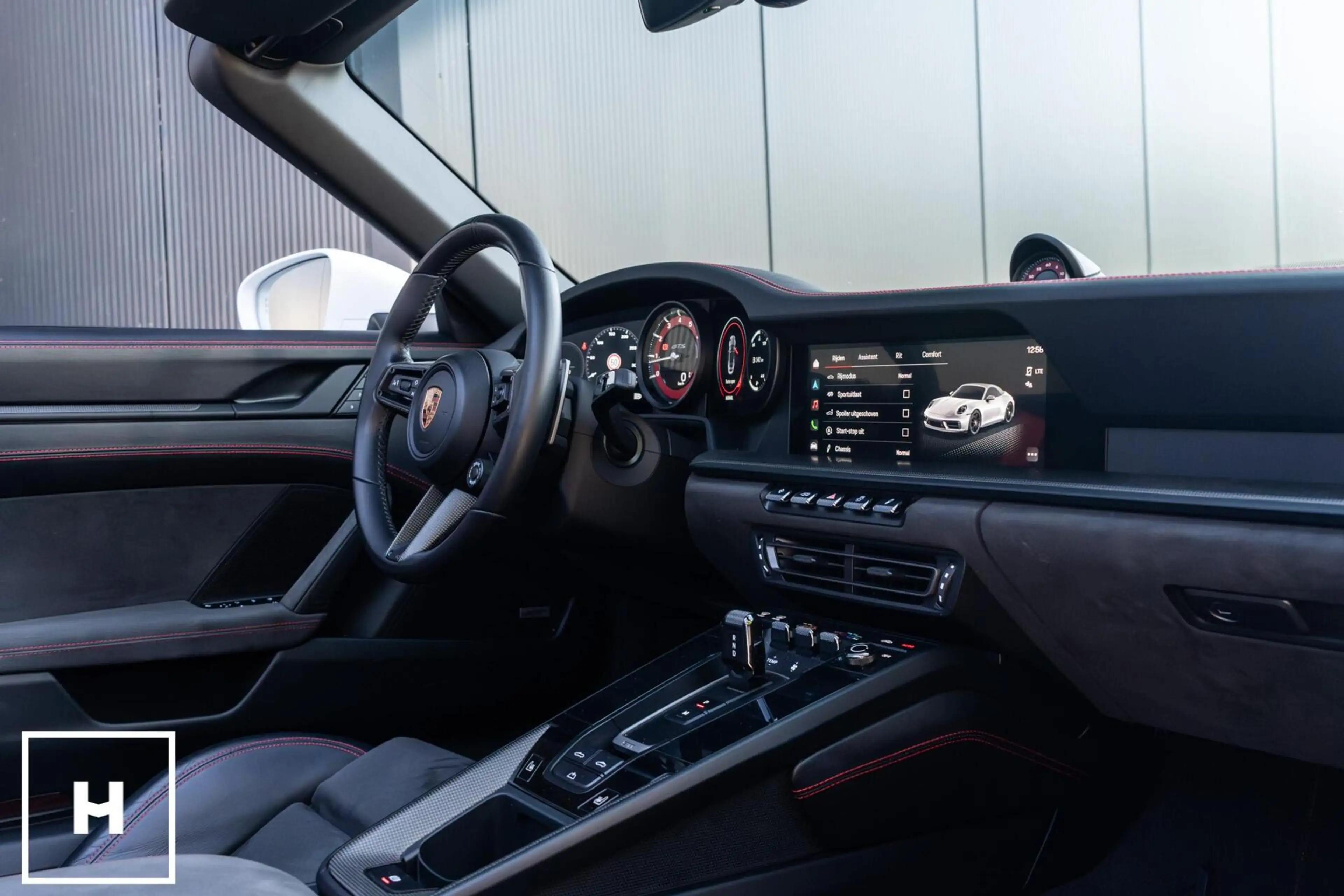 Porsche 992 Cabrio 3.0 Carrera 4 GTS — photo 17