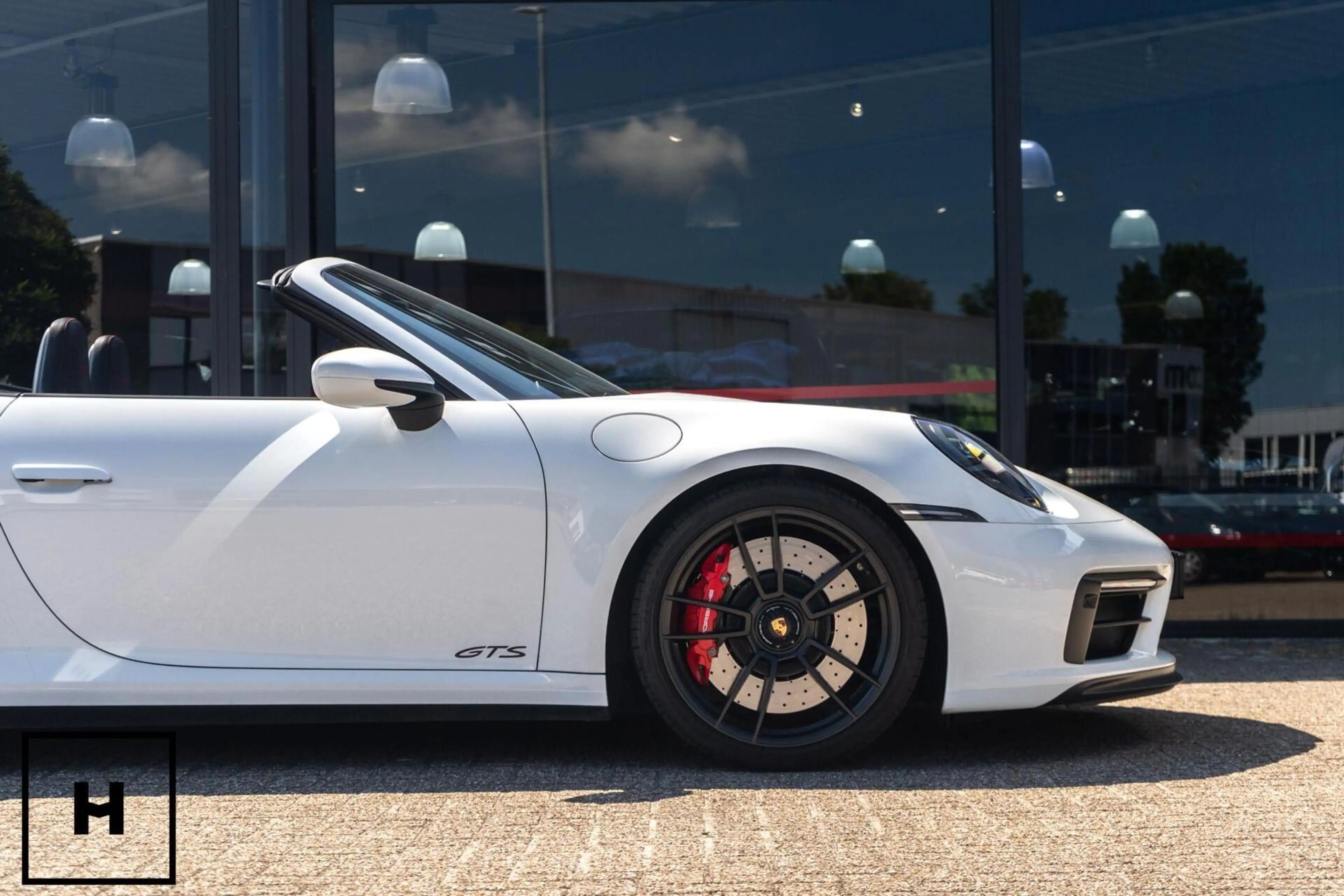 Porsche 992 Cabrio 3.0 Carrera 4 GTS — photo 28
