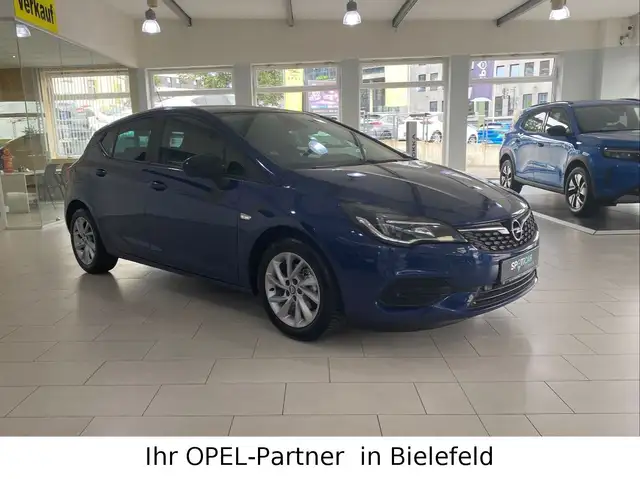 Opel Astra view 3