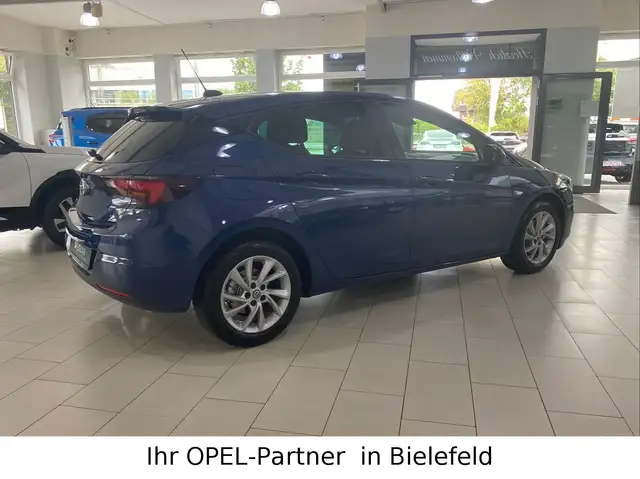 Opel Astra view 4