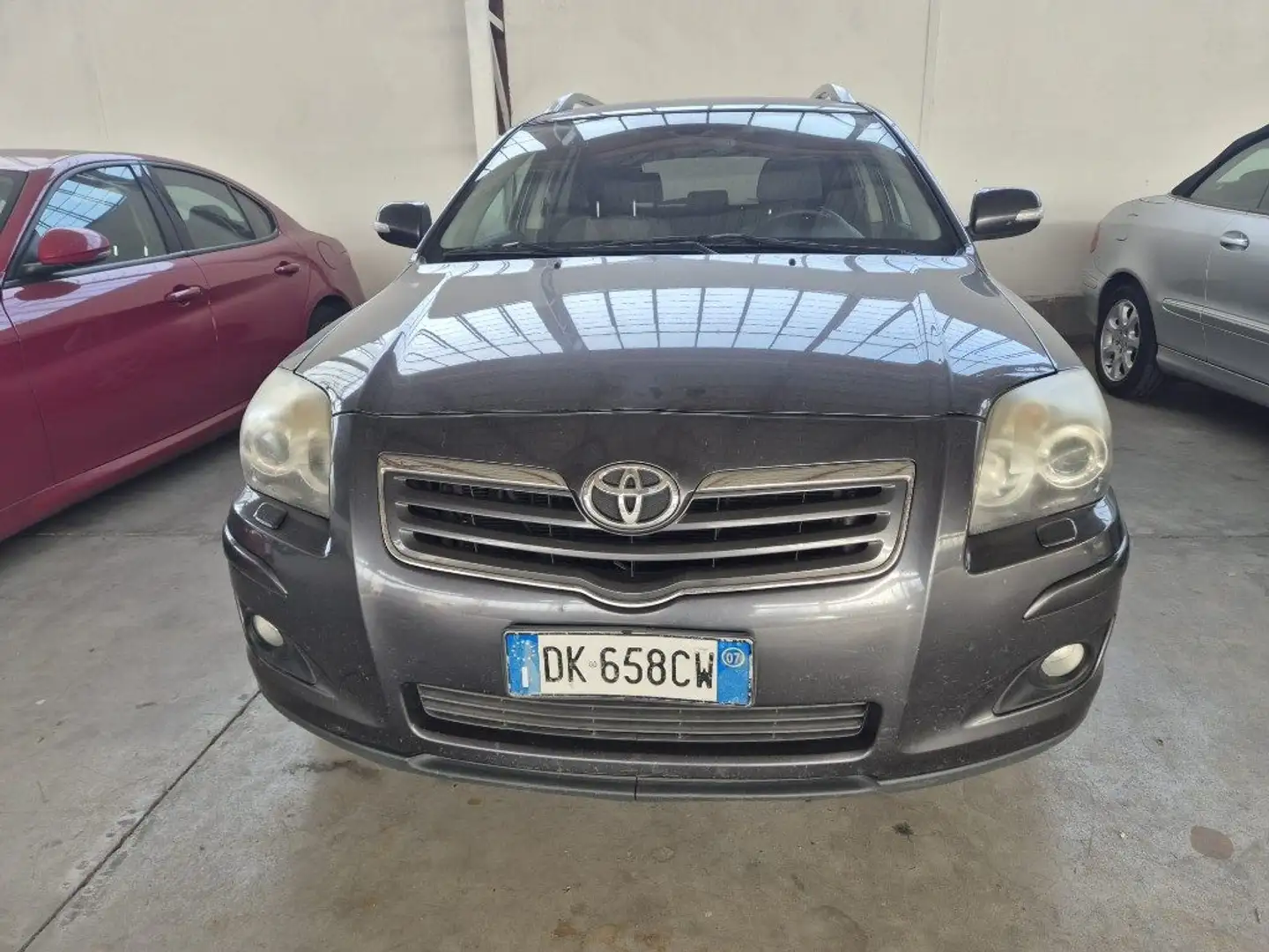 Toyota Avensis 2.2 D-4D 16V Station Wagon Grigio - 2