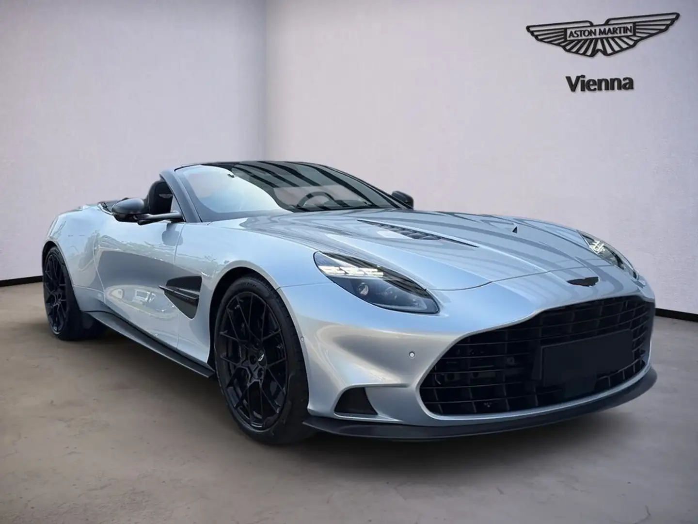 Aston Martin Vanquish Volante | Lightning Silver | Carbon | B&W Silber - 2