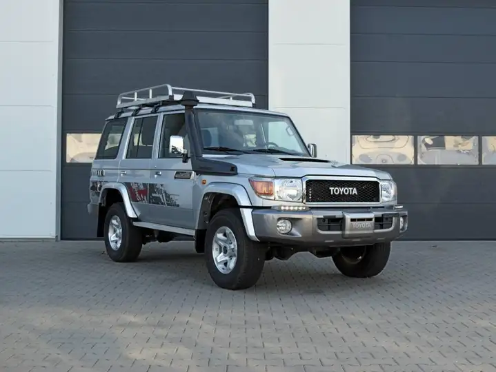 Toyota Land Cruiser Land Cruiser 76 4.5 V8 D 4WD VOLL * SOFORT 3stc