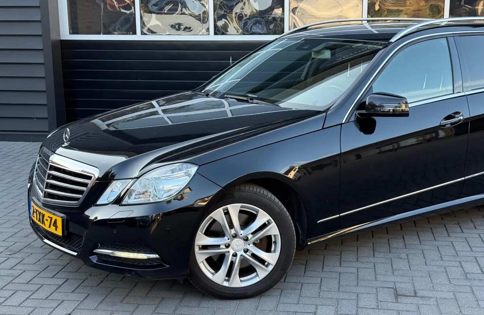 Mercedes-Benz E 350 Estate CGI Avantgarde 4-Matic evt 7 zitter Zwart - 2