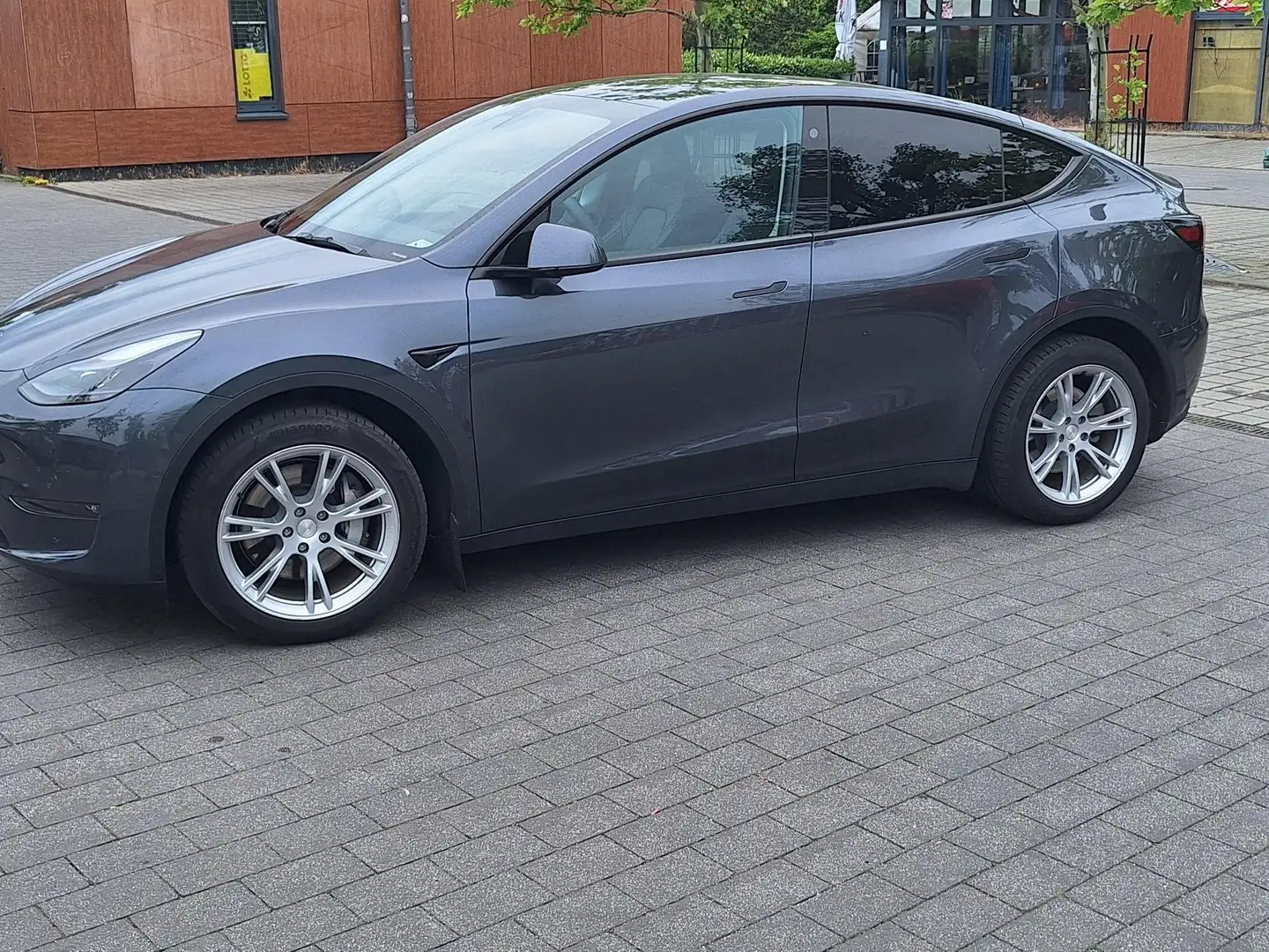 Tesla Model Y Model Y Long Range Dual Motor AWD Grau - 2